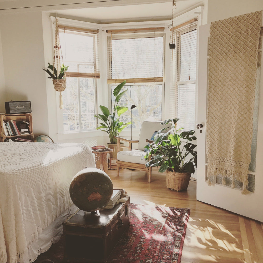 Elegant Rug Under Bed Setting