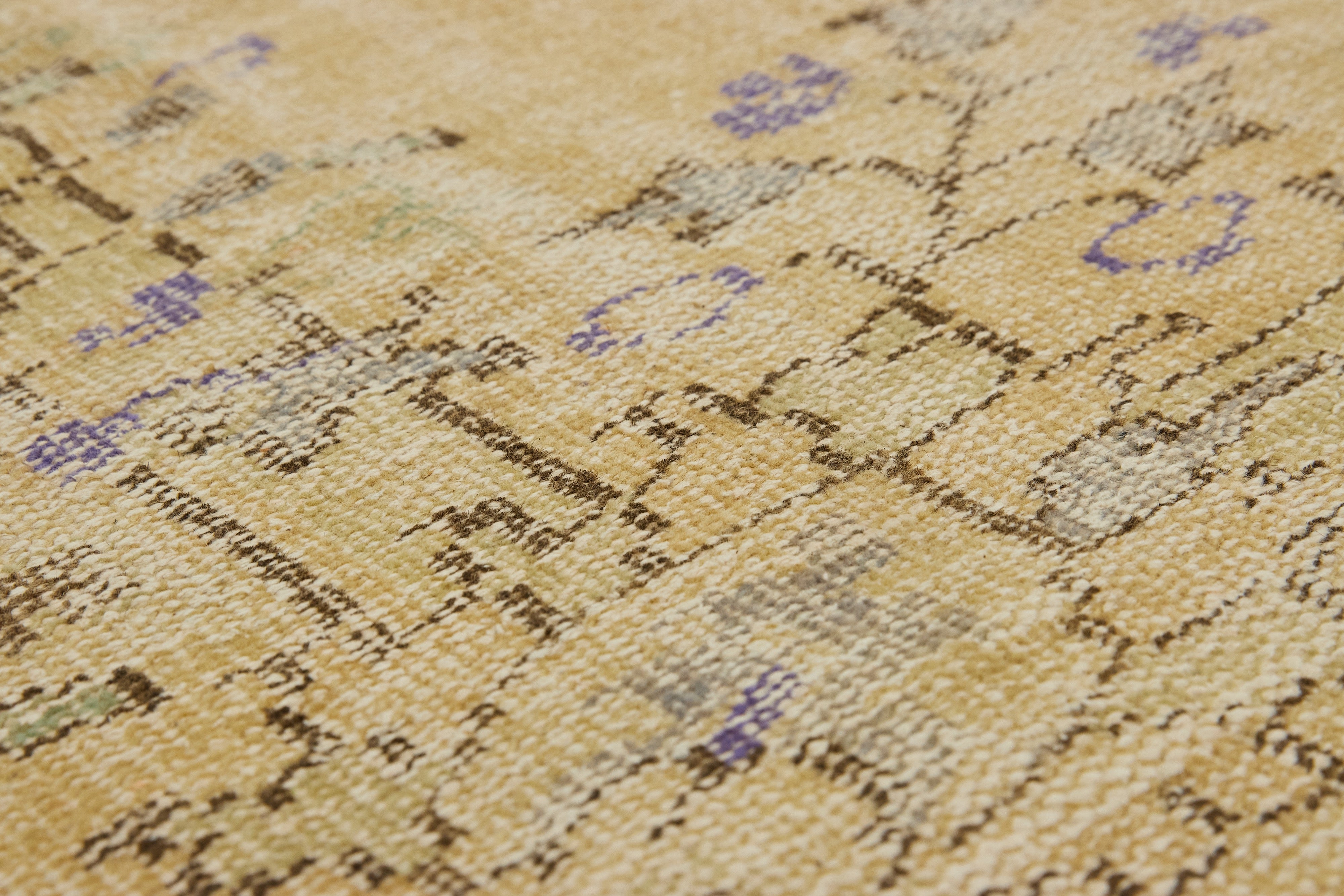 Abbygail - Fusion of Traditional and Modern Rug Styles