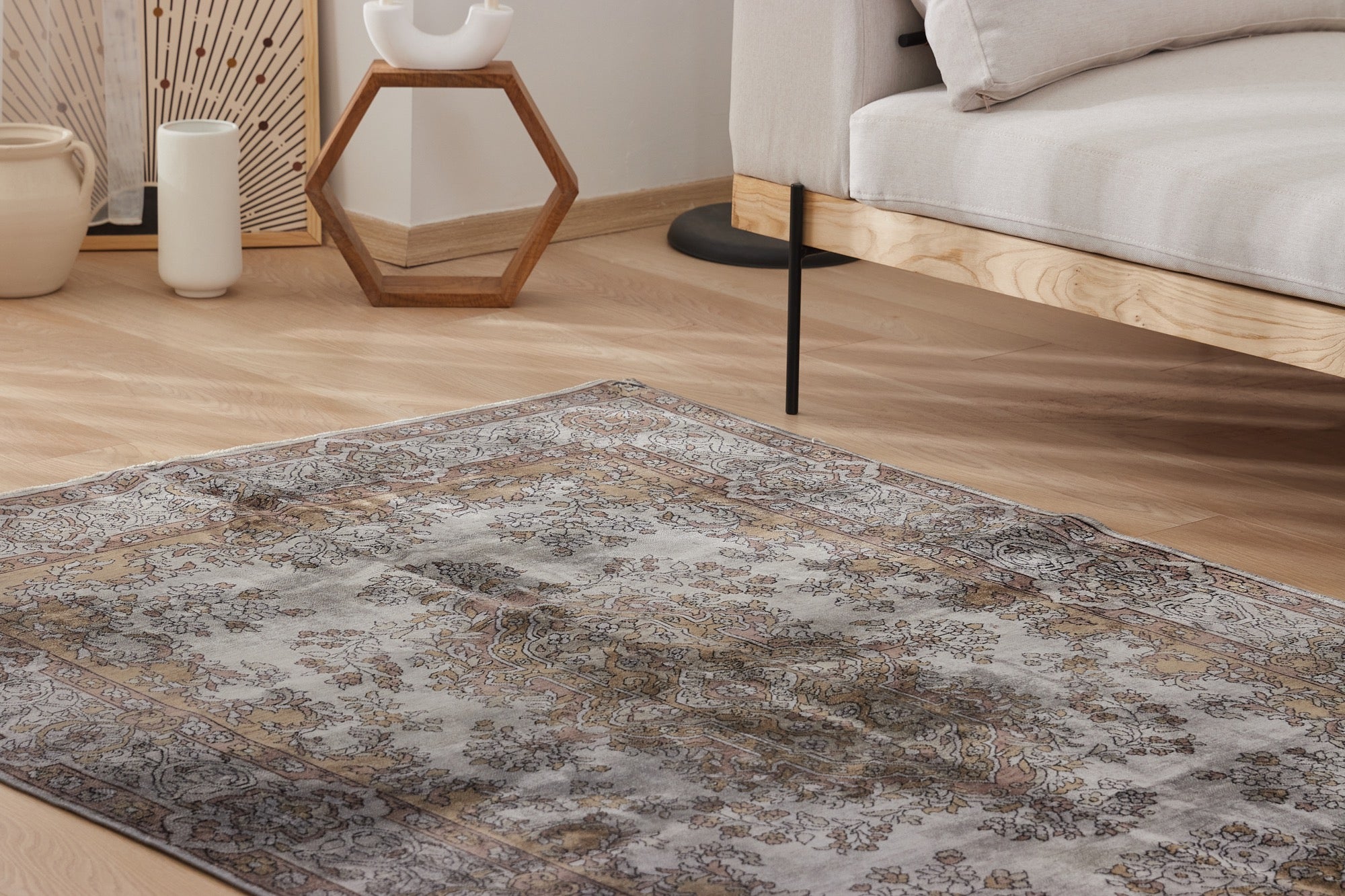 Ahave | Time-Honored Indian Rug | Luxurious Carpet Craft | Kuden Rugs