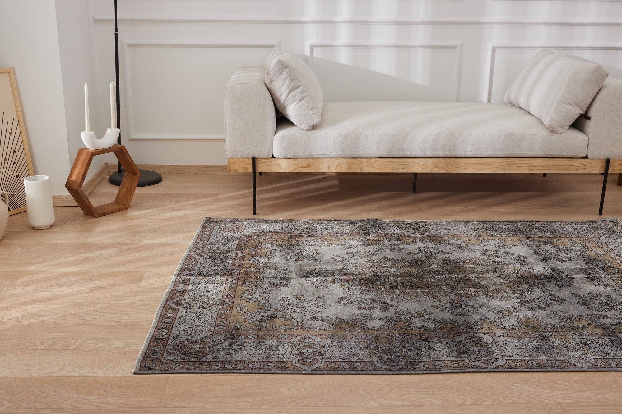 Embrace Ahave | Indian Rug Excellence | Vintage Carpet Prestige | Kuden Rugs