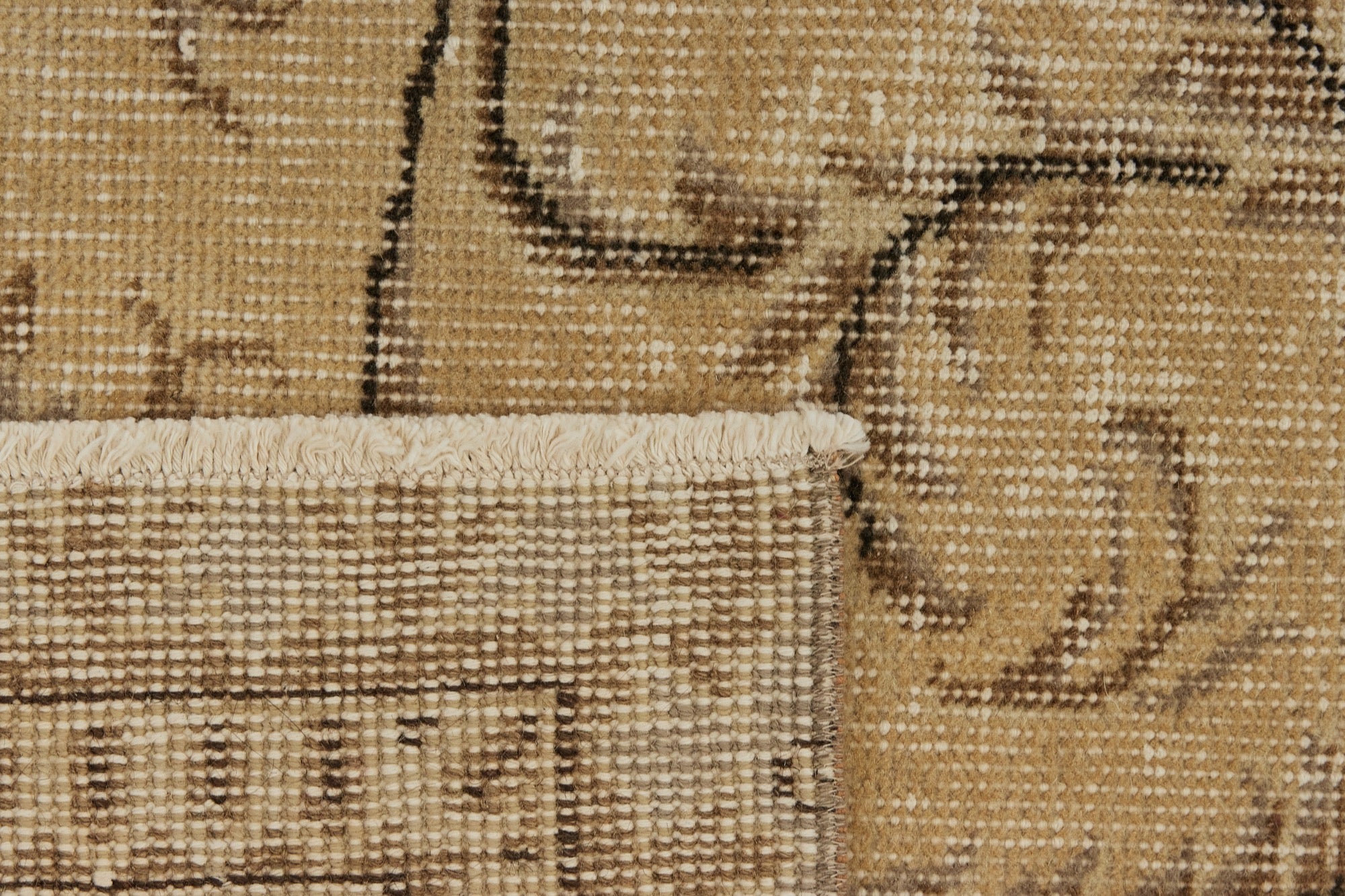 Aislin | Classic Design in a Modern Rug | Kuden Rugs