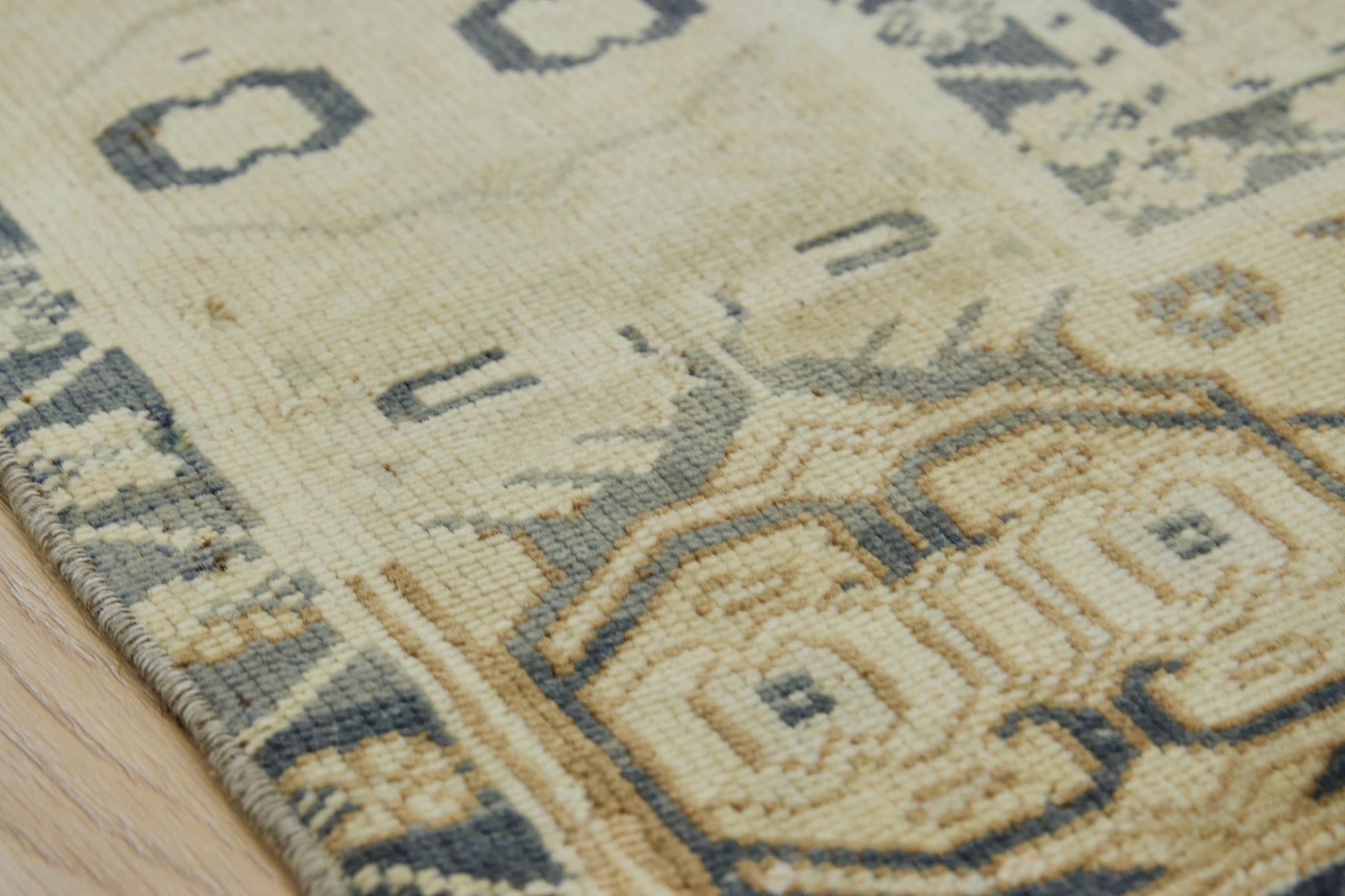 Aleaseya | Comfortable Medium Pile | Premium Turkish Rug | Kuden Rugs