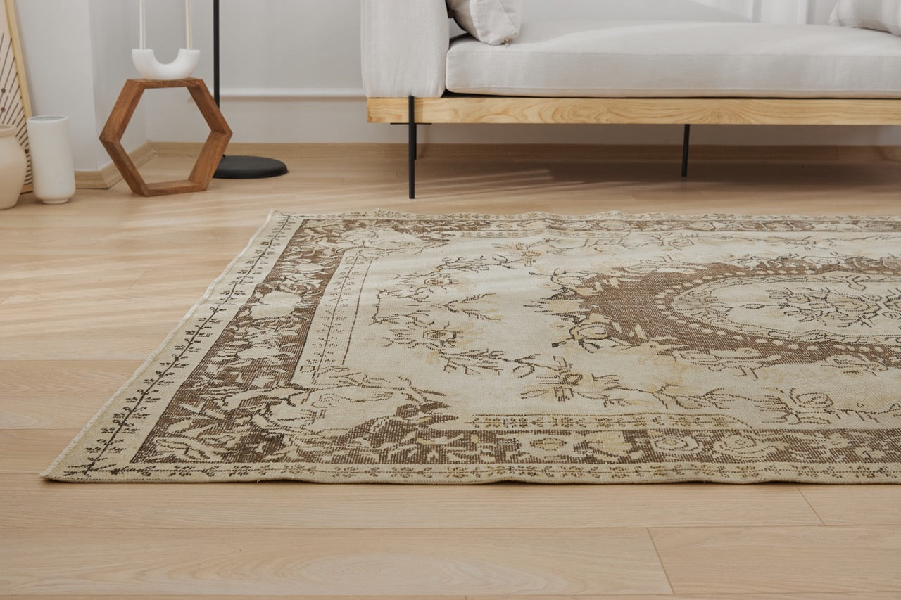 Unveiling Ashleigh | Turkish Rug Heritage | Vintage Carpet Grace | Kuden Rugs