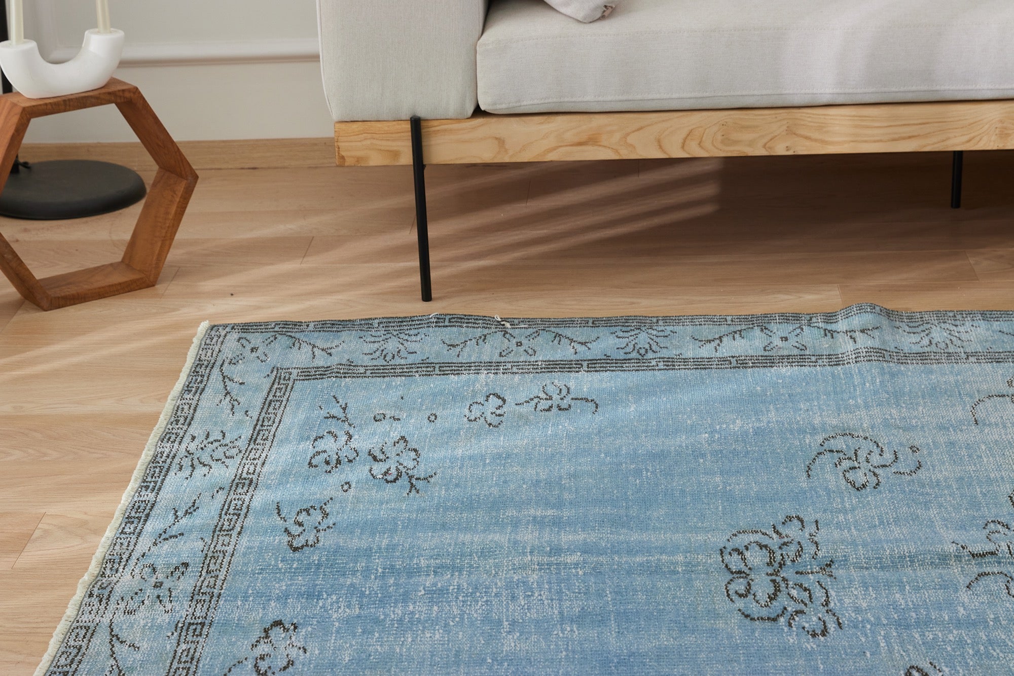 Cambria | Modern Vintage Fusion | Artisanal Medallion Carpet | Kuden Rugs