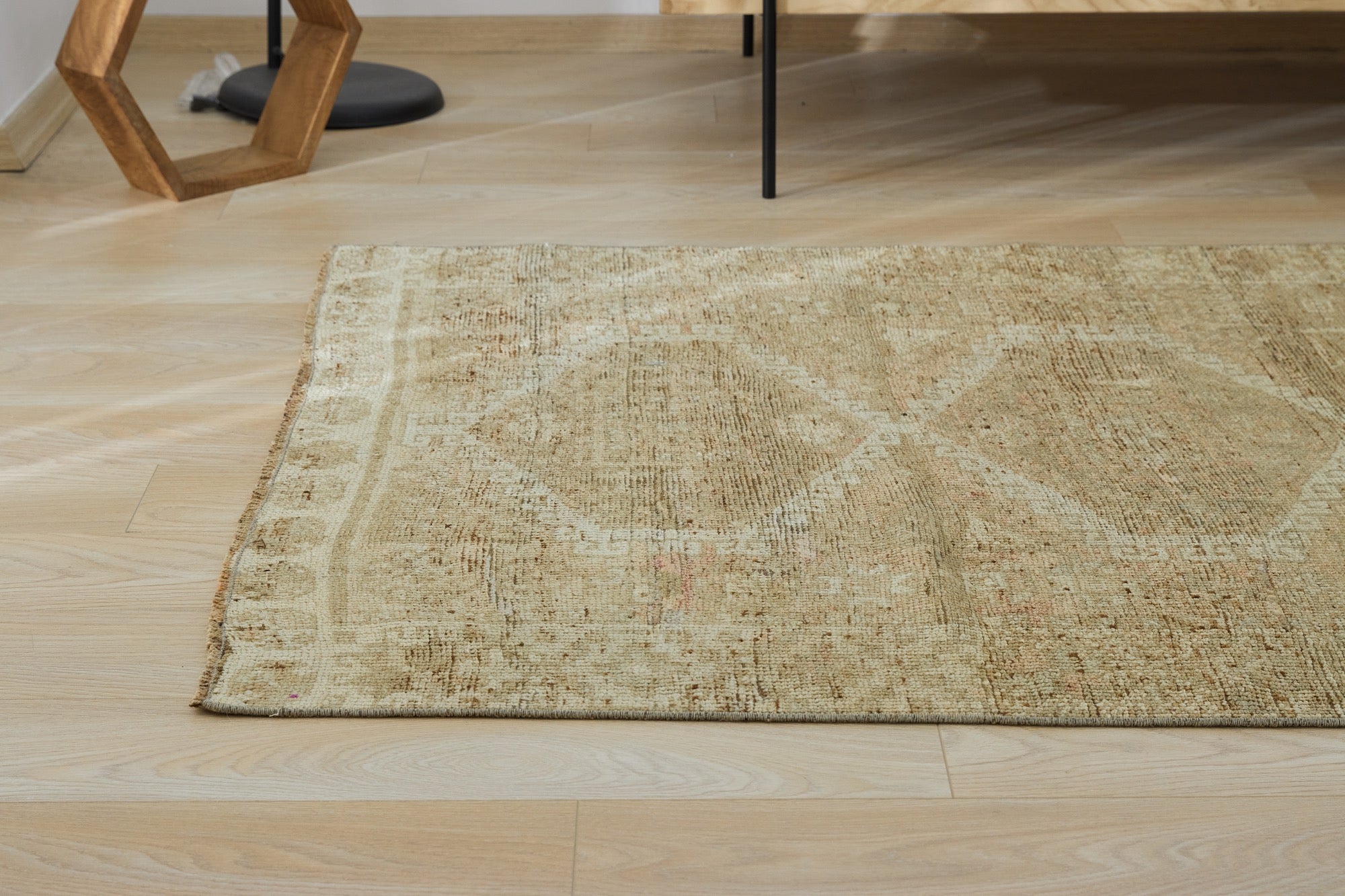 Cecily | Modern Vintage Fusion | Artisanal Geometric Carpet | Kuden Rugs