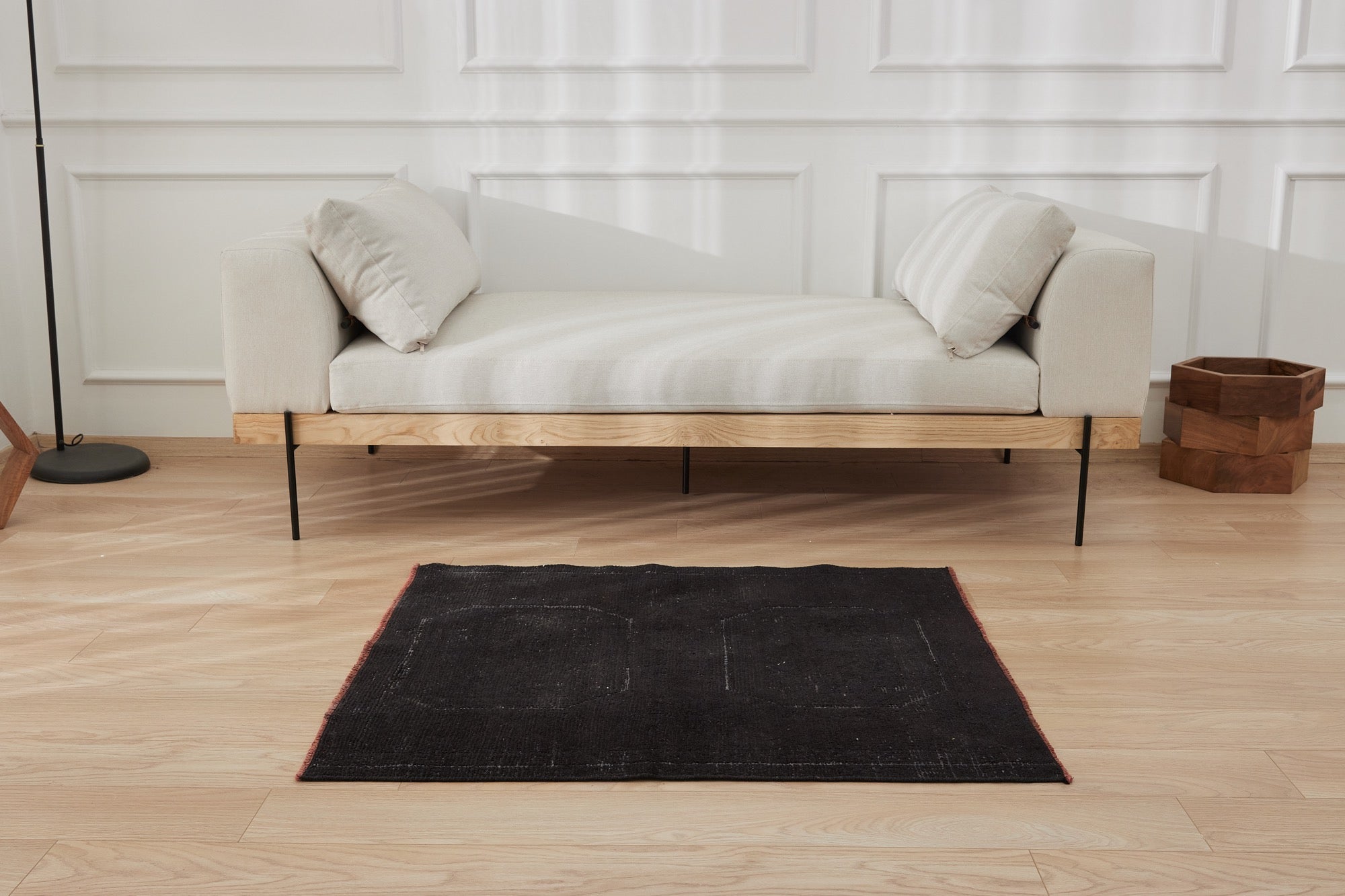 Deitra | Vintage Elegance in a Modern Rug | Kuden Rugs