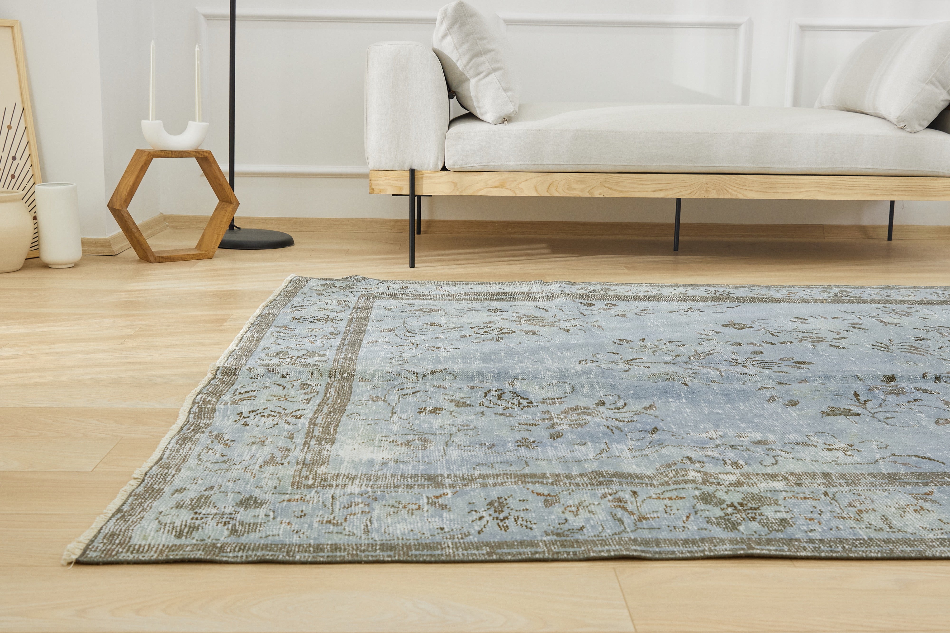 Emarie - A Blend of Vintage and Modern Rug Design | Kuden Rugs