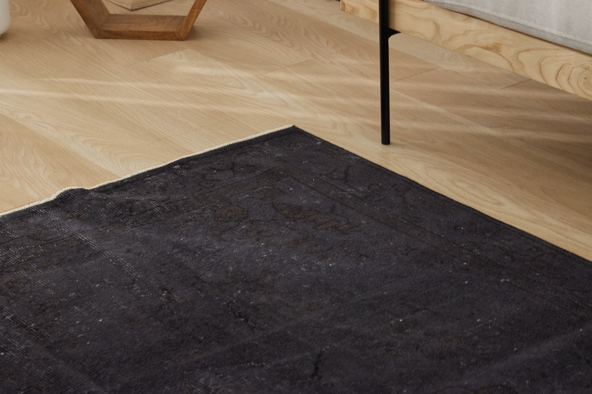 Emylee | Sophisticated Plain Pattern Vintage Rug | Kuden Rugs