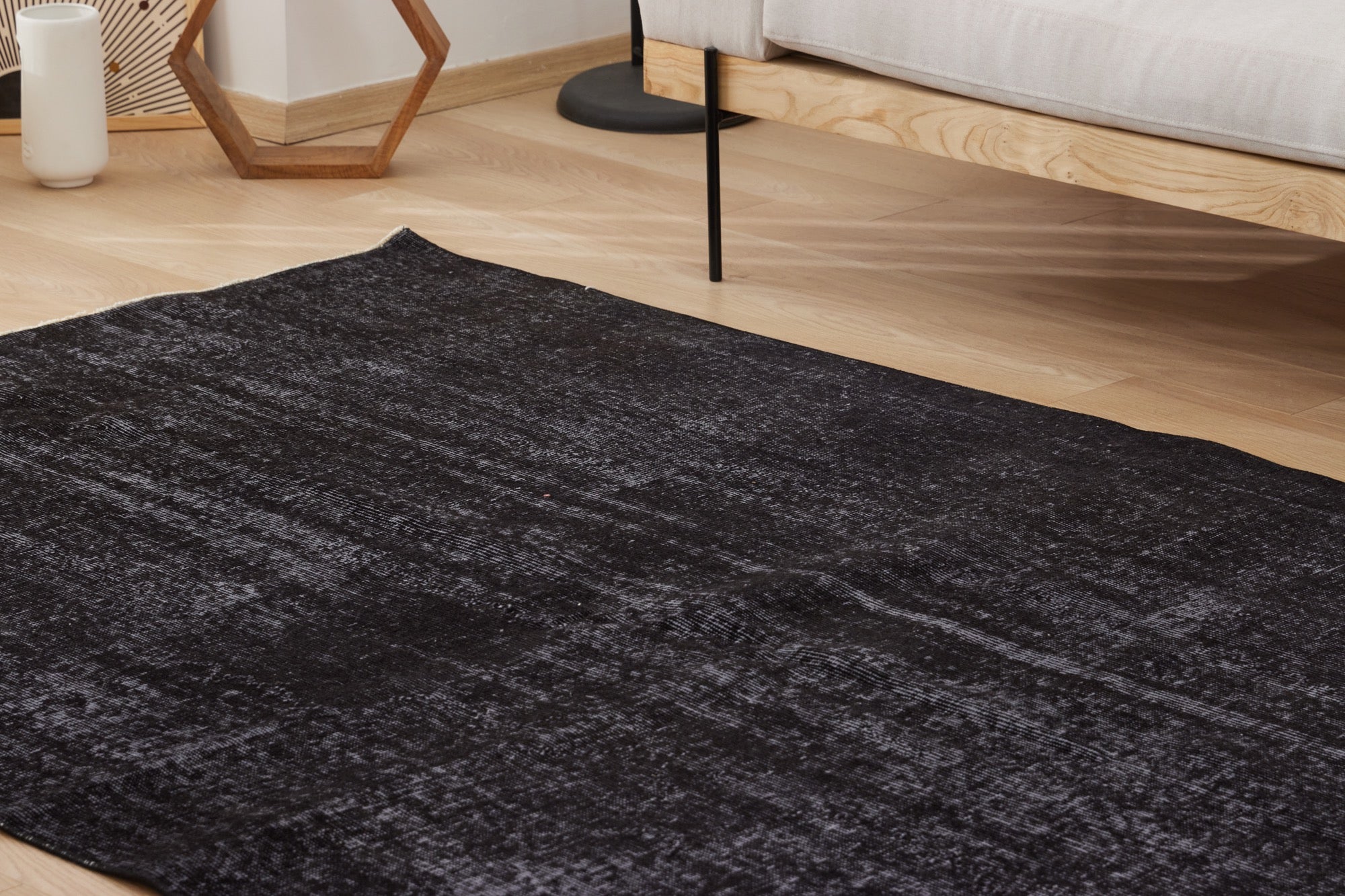 Faronah | Elegant Low-Pile Area Rug in Black | Kuden Rugs
