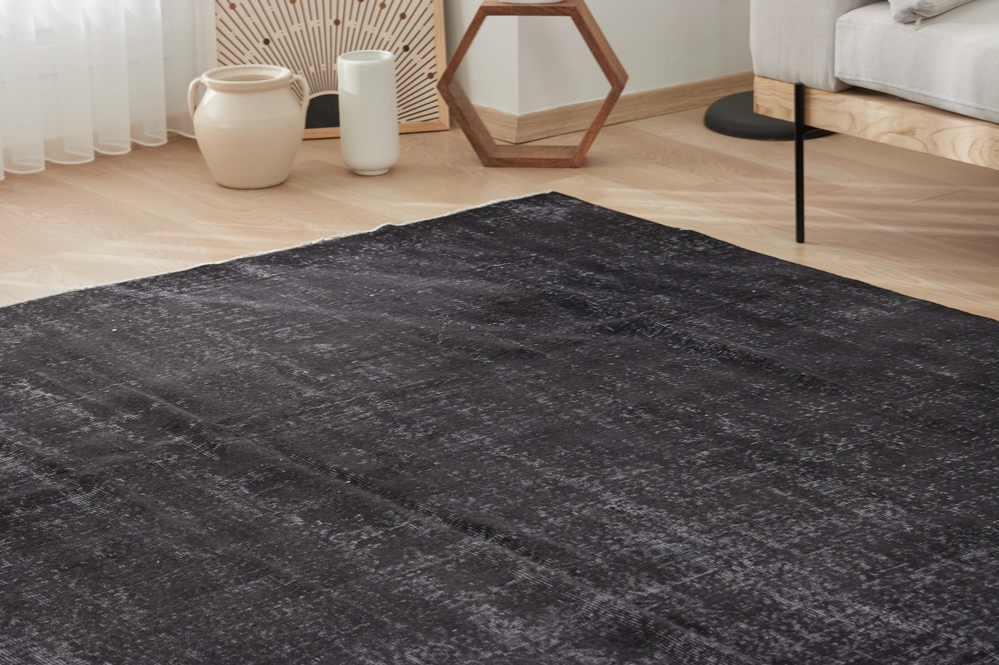 Fefie | Elegant Low-Pile Area Rug in Black | Kuden Rugs