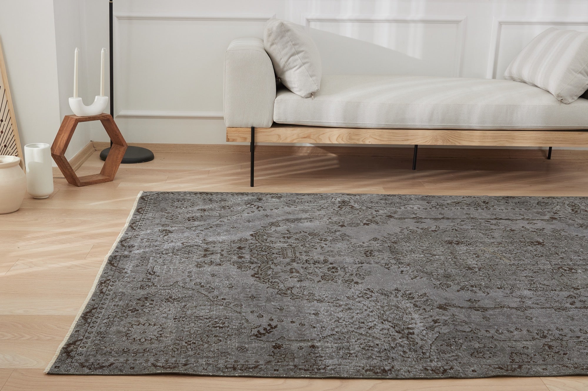 Fingula | Unique Low-Pile Turkish Rug | Kuden Rugs
