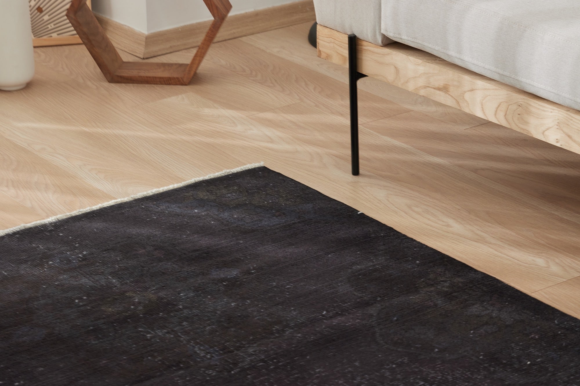 Gaelen | Elegant Low-Pile Area Rug in Black | Kuden Rugs