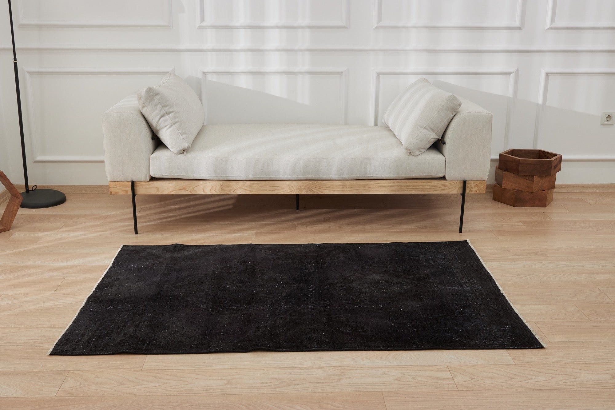 Gaeriel | Elegant Low-Pile Area Rug in Black | Kuden Rugs