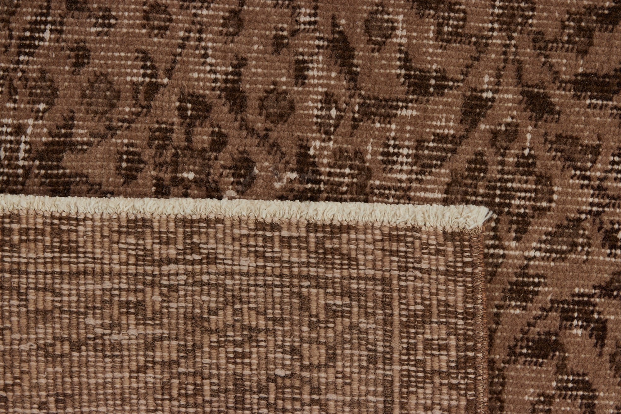 Garnetah | Elegant Low-Pile Area Rug with Allover Design | Kuden Rugs