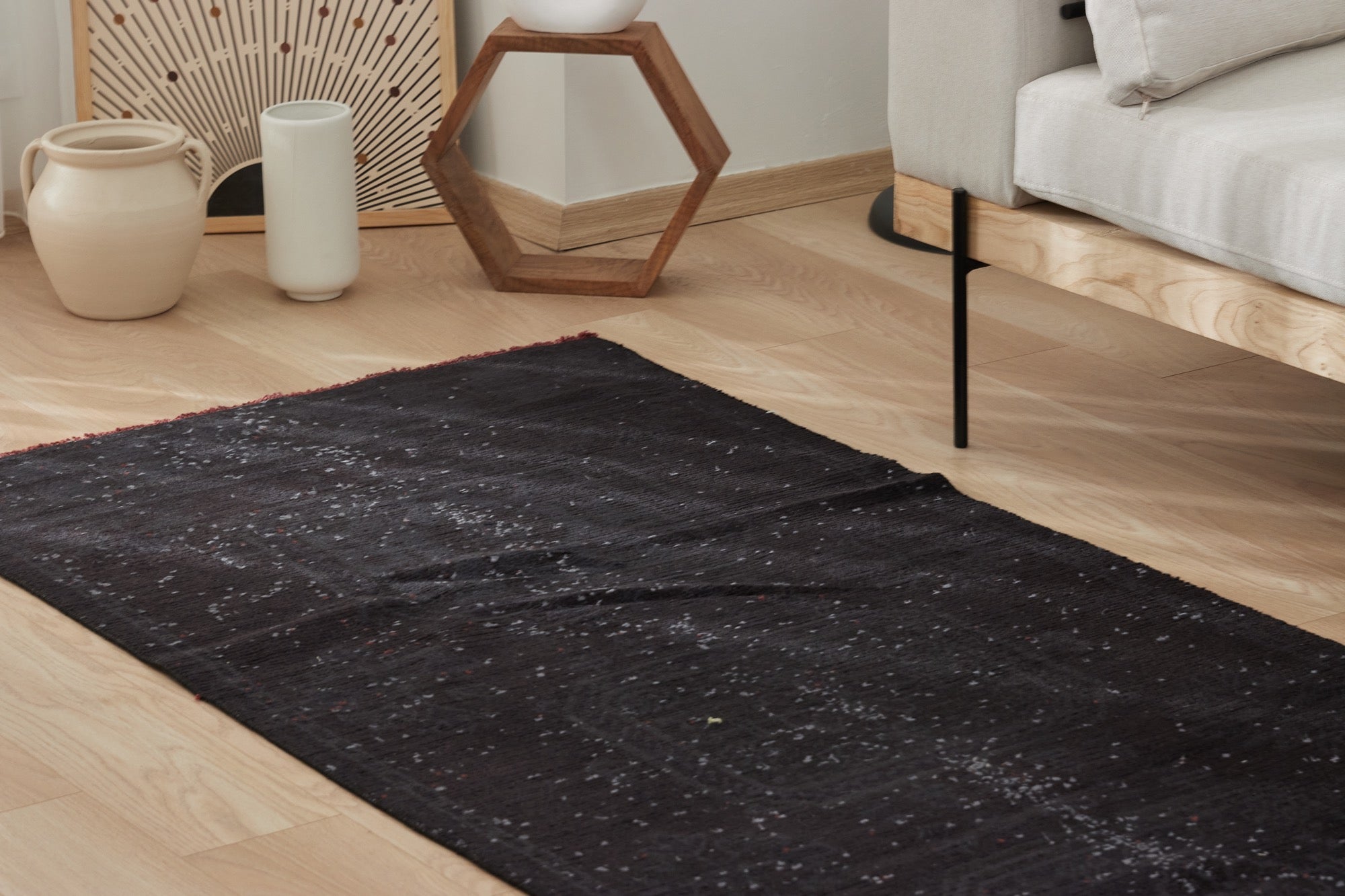 Gilenia | Elegant Low-Pile Wool and Cotton Rug | Kuden Rugs