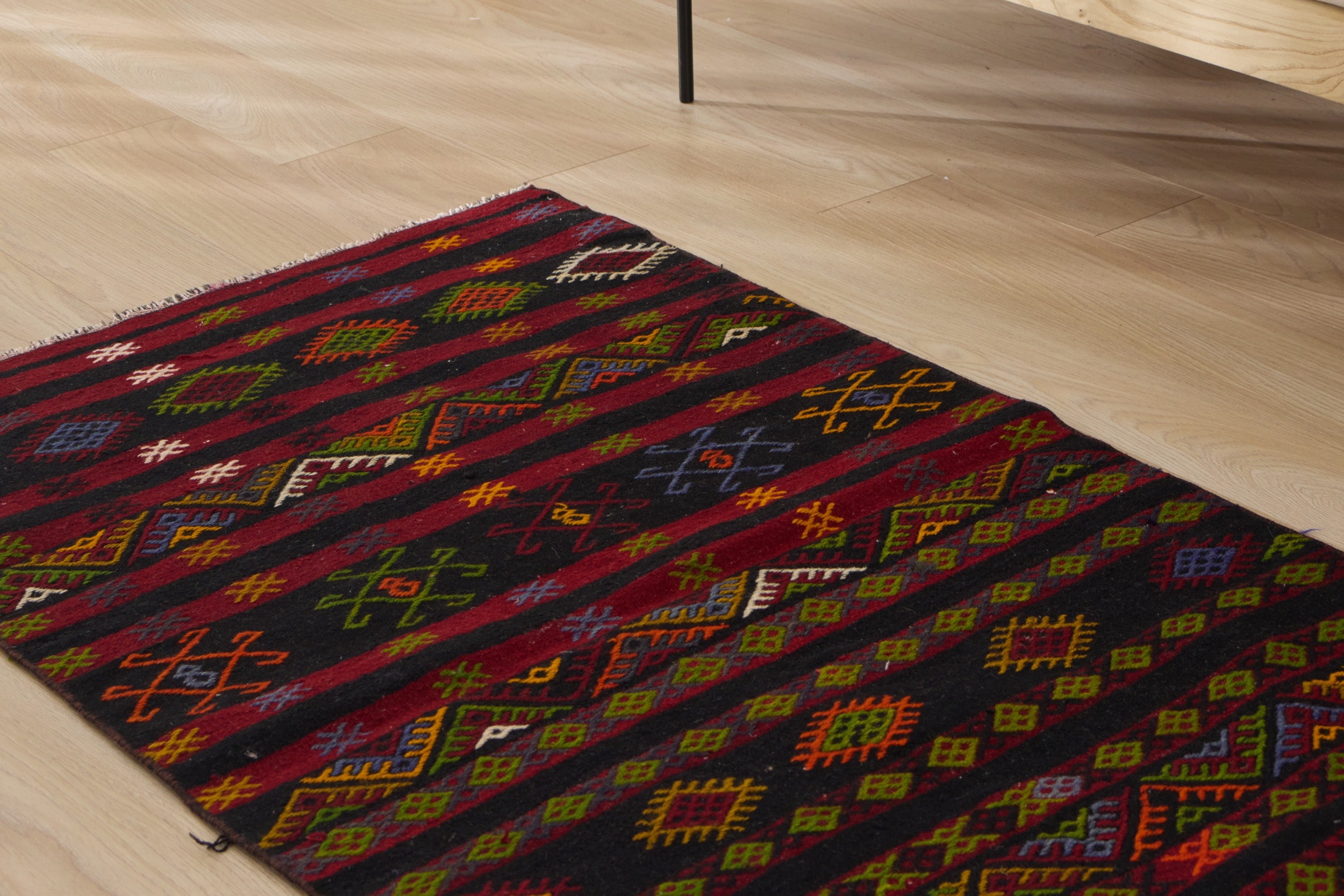 Harper: A unique Turkish carpet with rich red tones. | Kuden Rugs