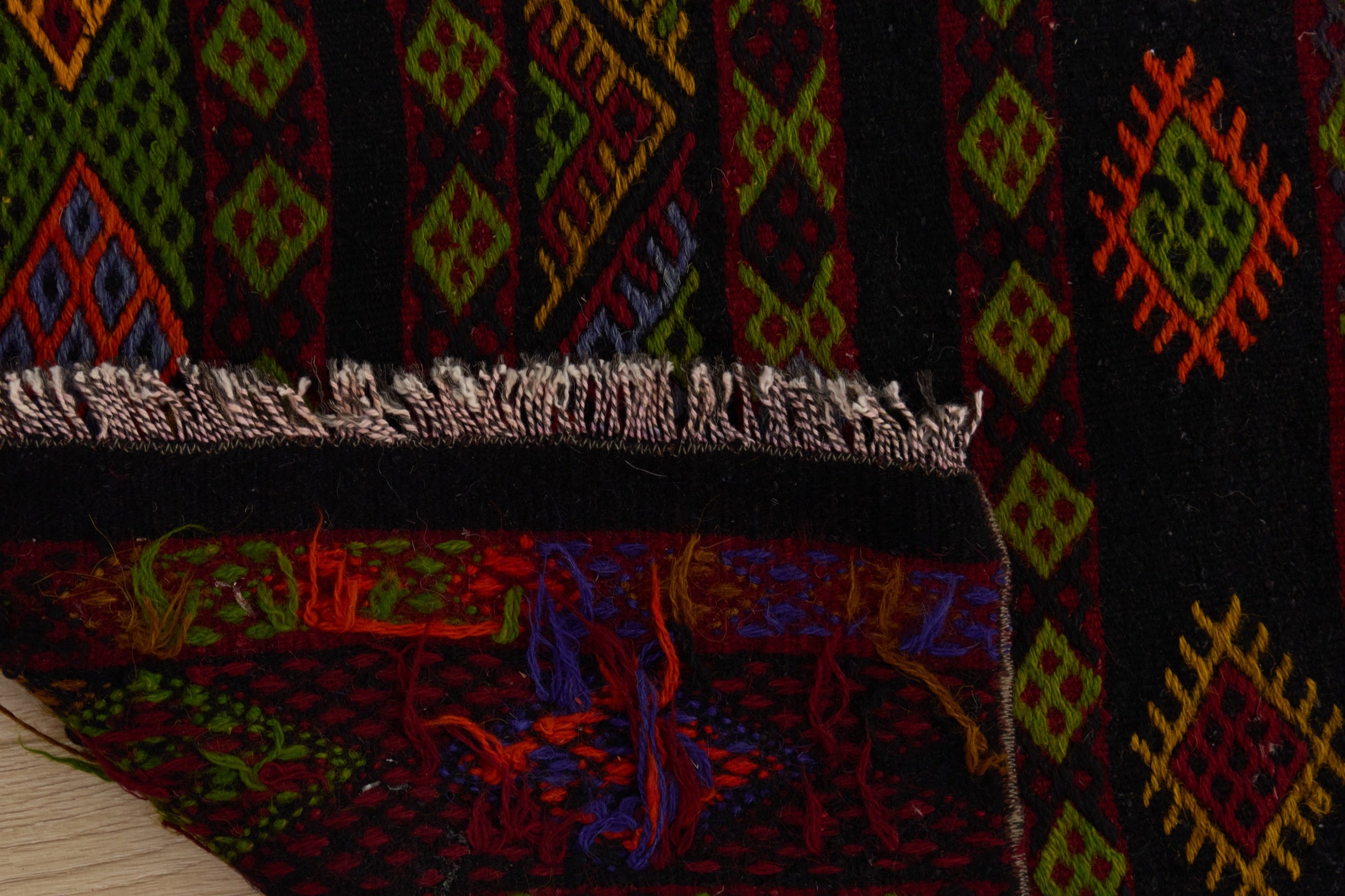 Enhance your decor with the striking Harper area rug. | Kuden Rugs