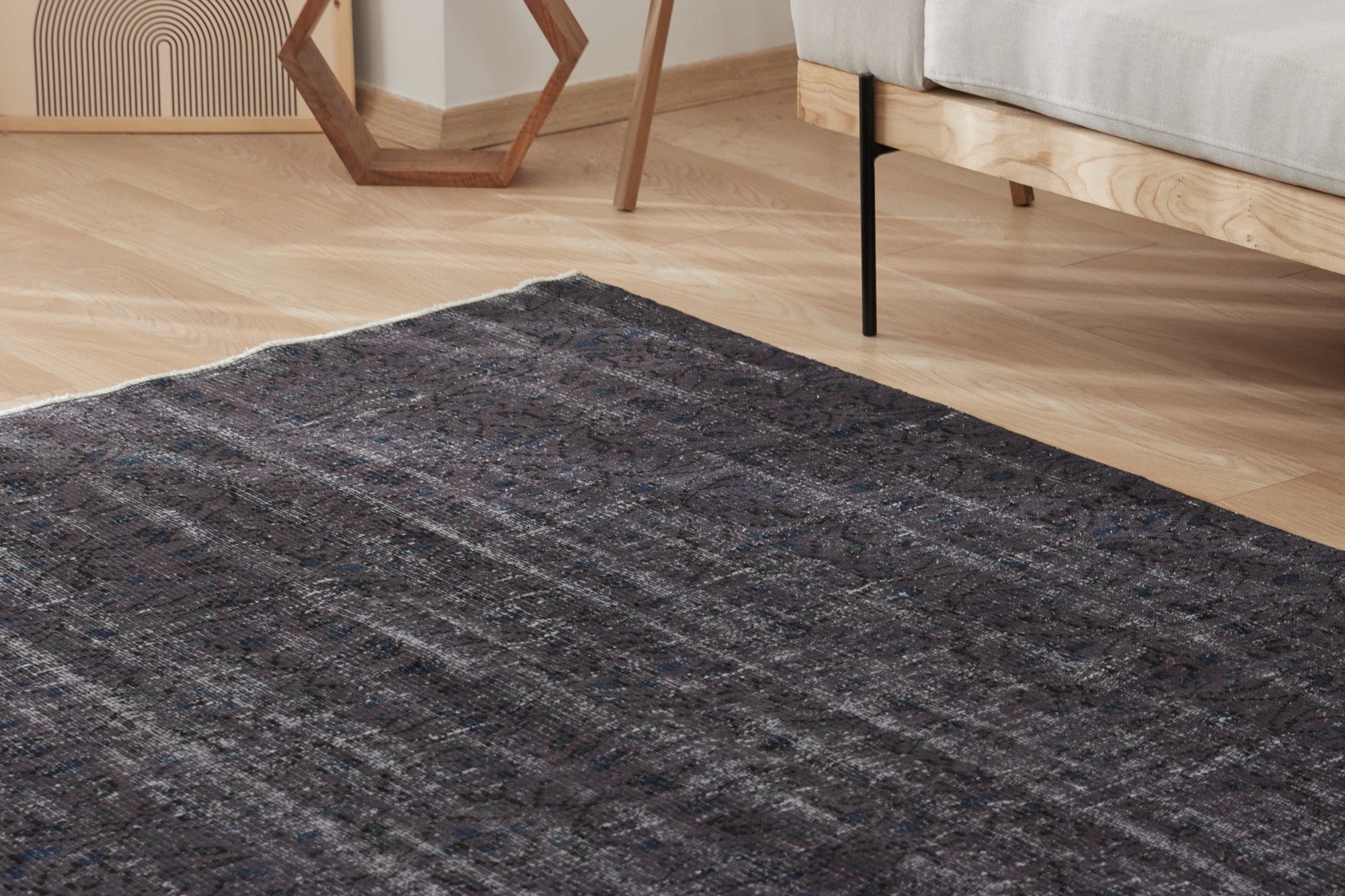 Jane | Elegant Medium-Pile Area Rug in Black | Kuden Rugs