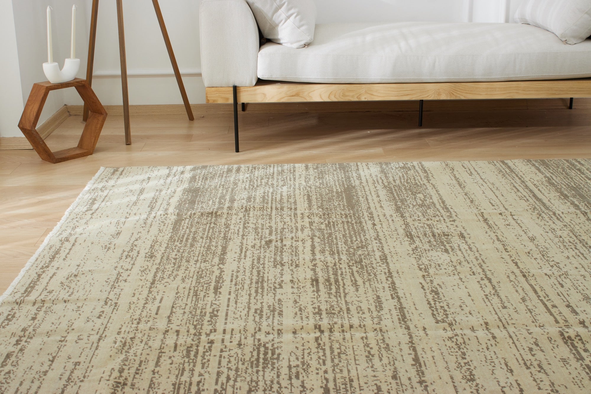 Kizzy | Unique Abstract Pattern Elegance | Kuden Rugs