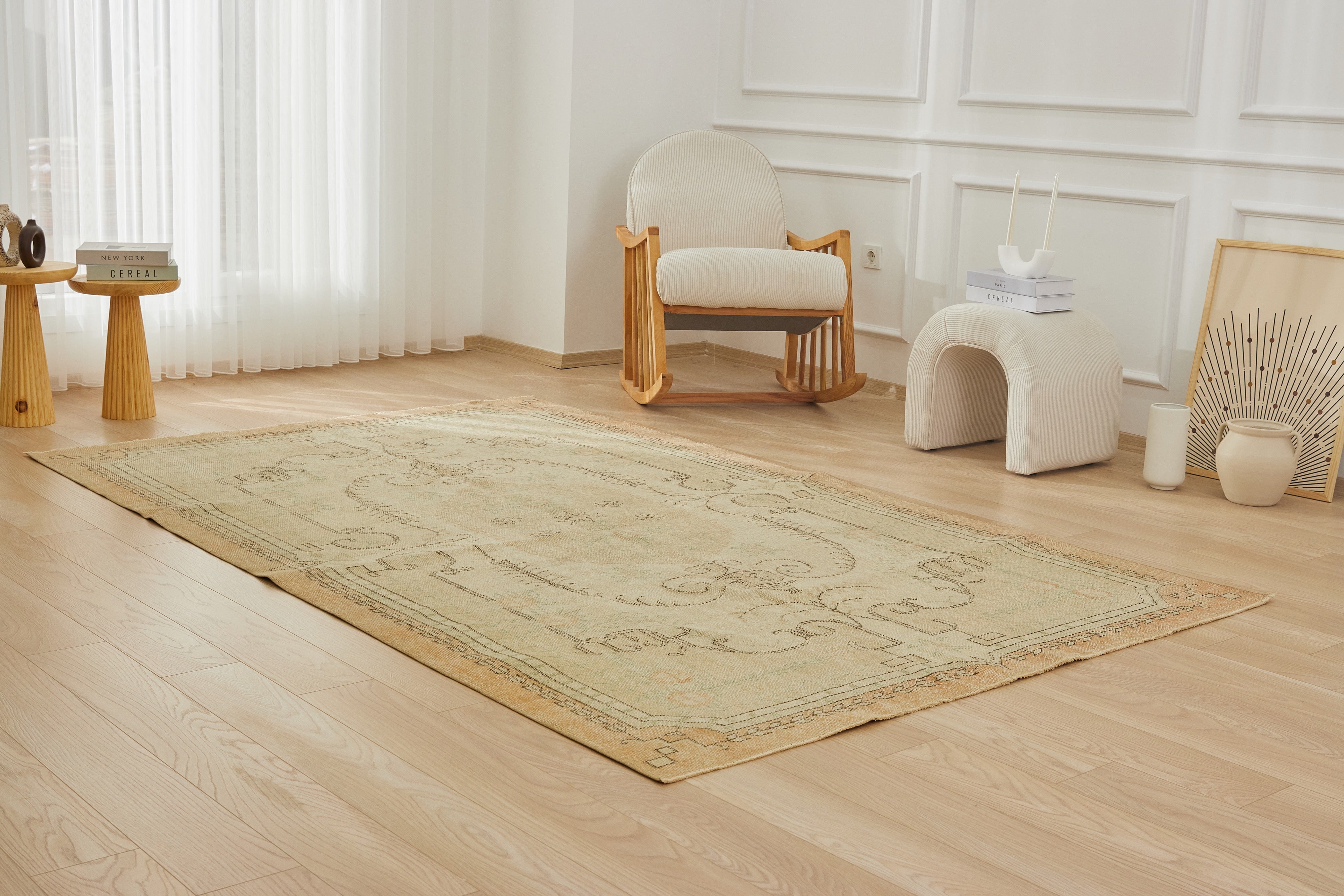 Antique washed Allure - Marisol's Elegant Medallion