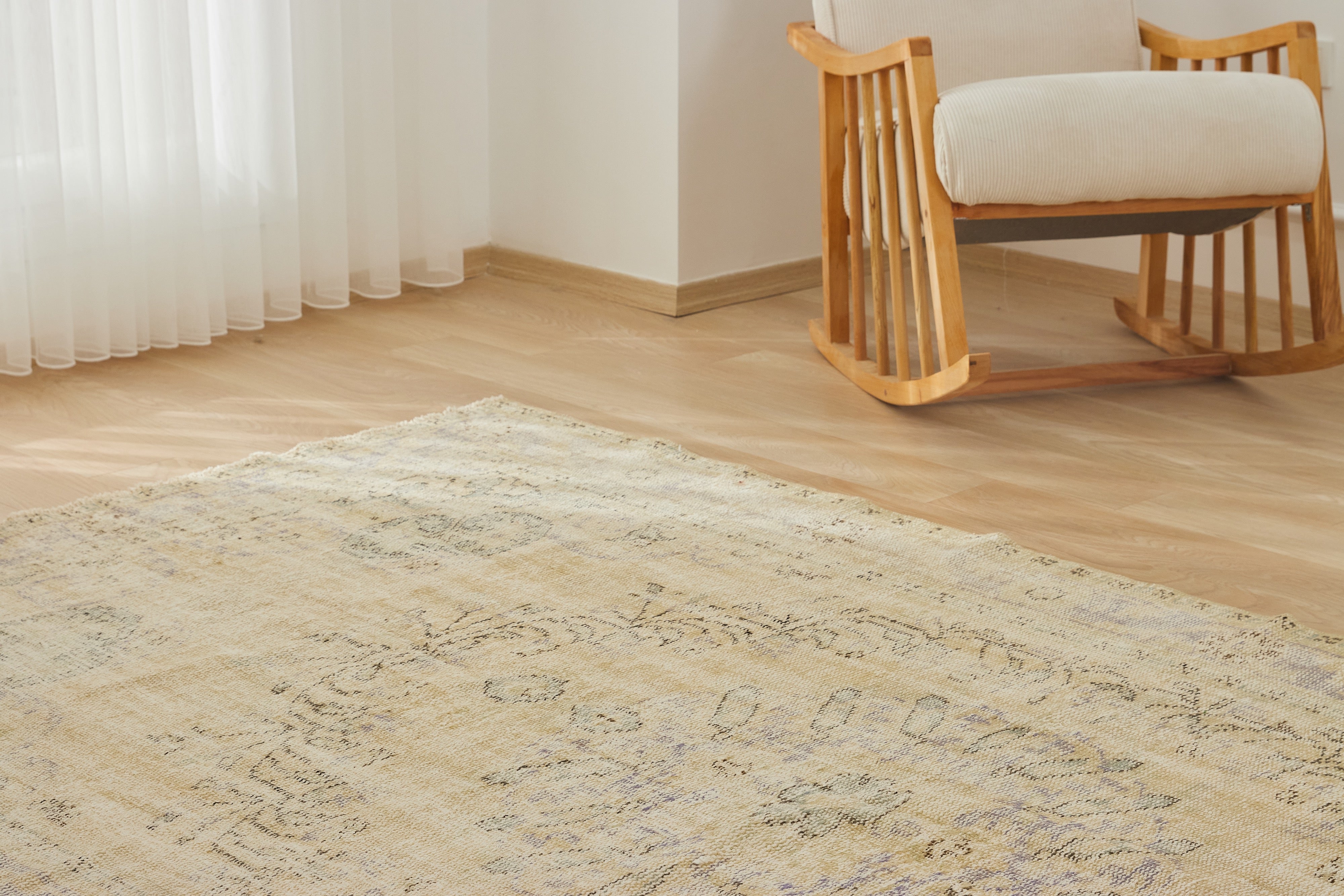 Hand-Knotted Mastery - The Essence of Marlowa