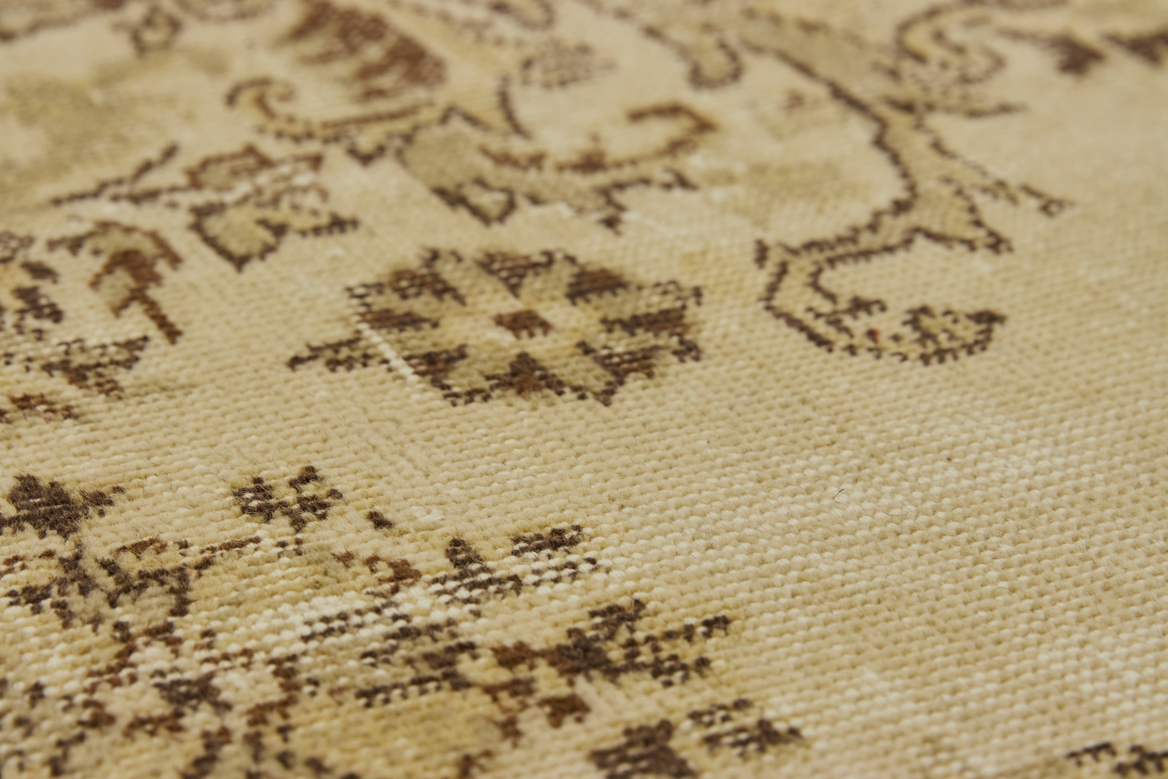 May - Fusion of Tradition and Modern Rug Artistry