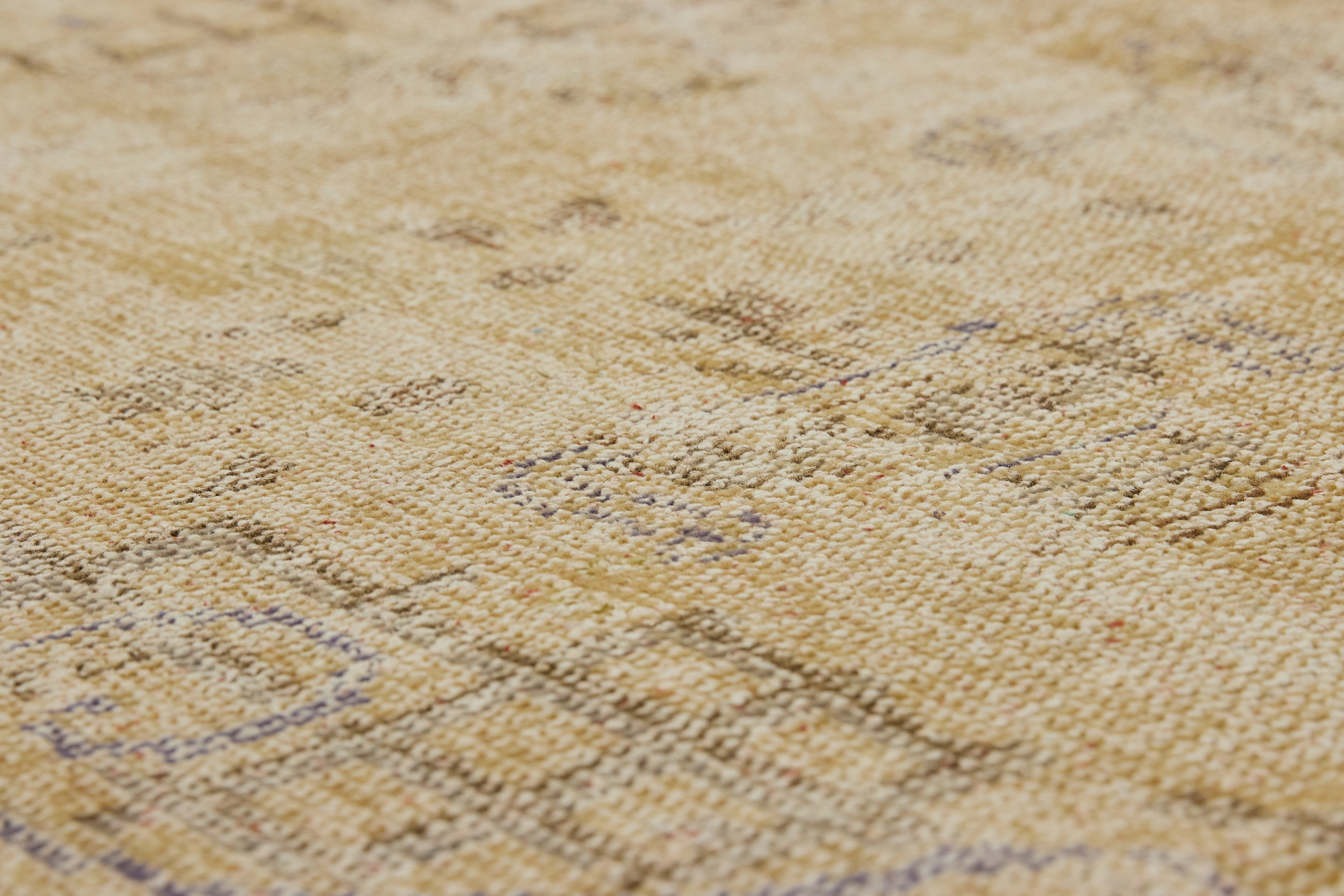 Explore the Opulence of Murphy: A Luxurious Turkish Rug