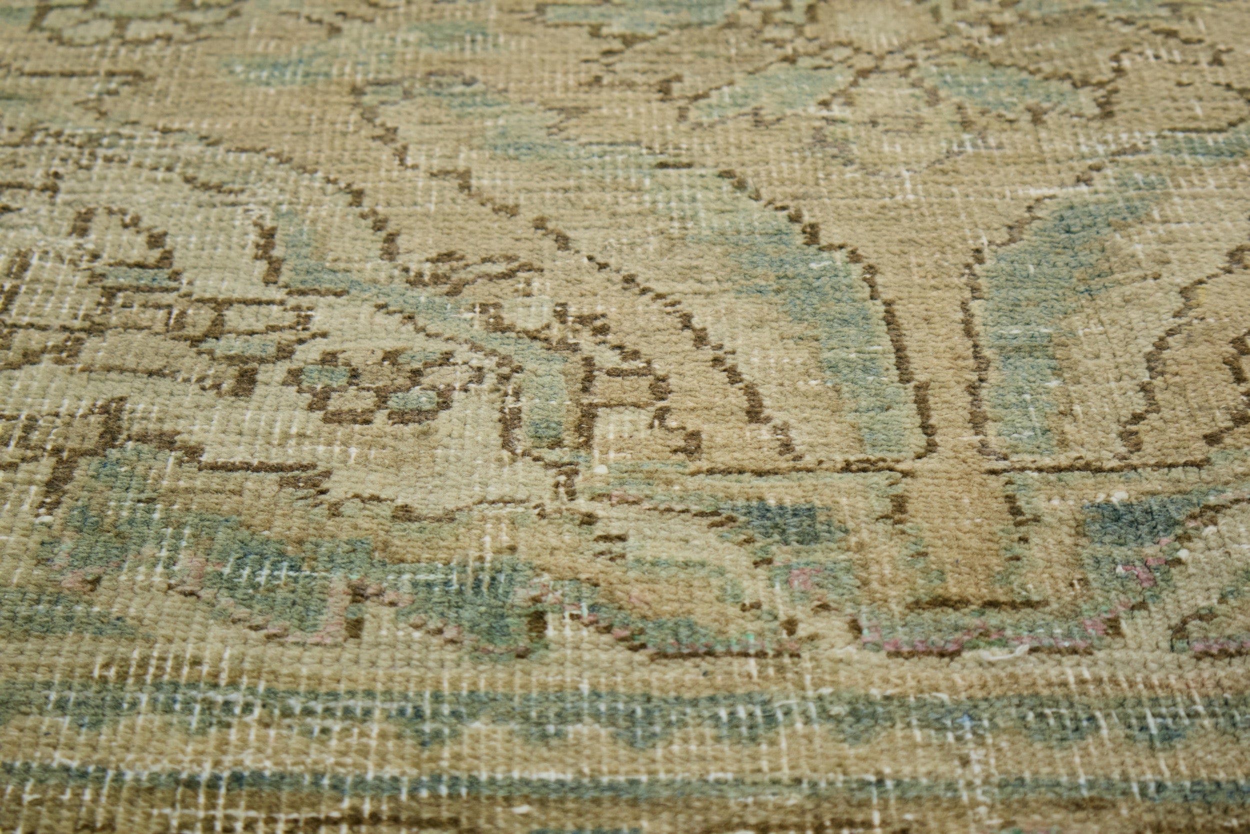Shian - A Canvas of Persian Craftsmanship | Kuden Rugs