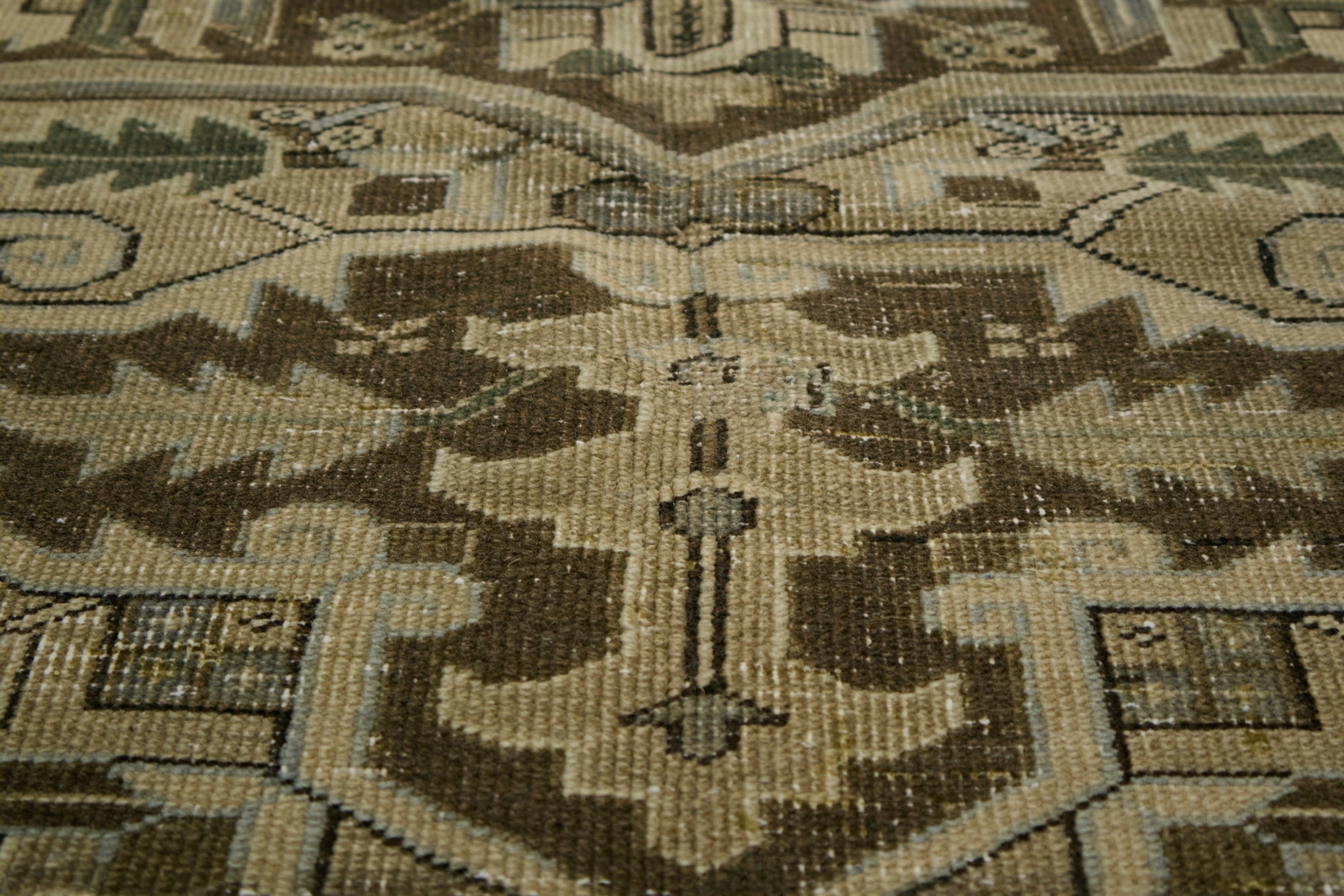 Tempyst - A Medallion of History | Kuden Rugs