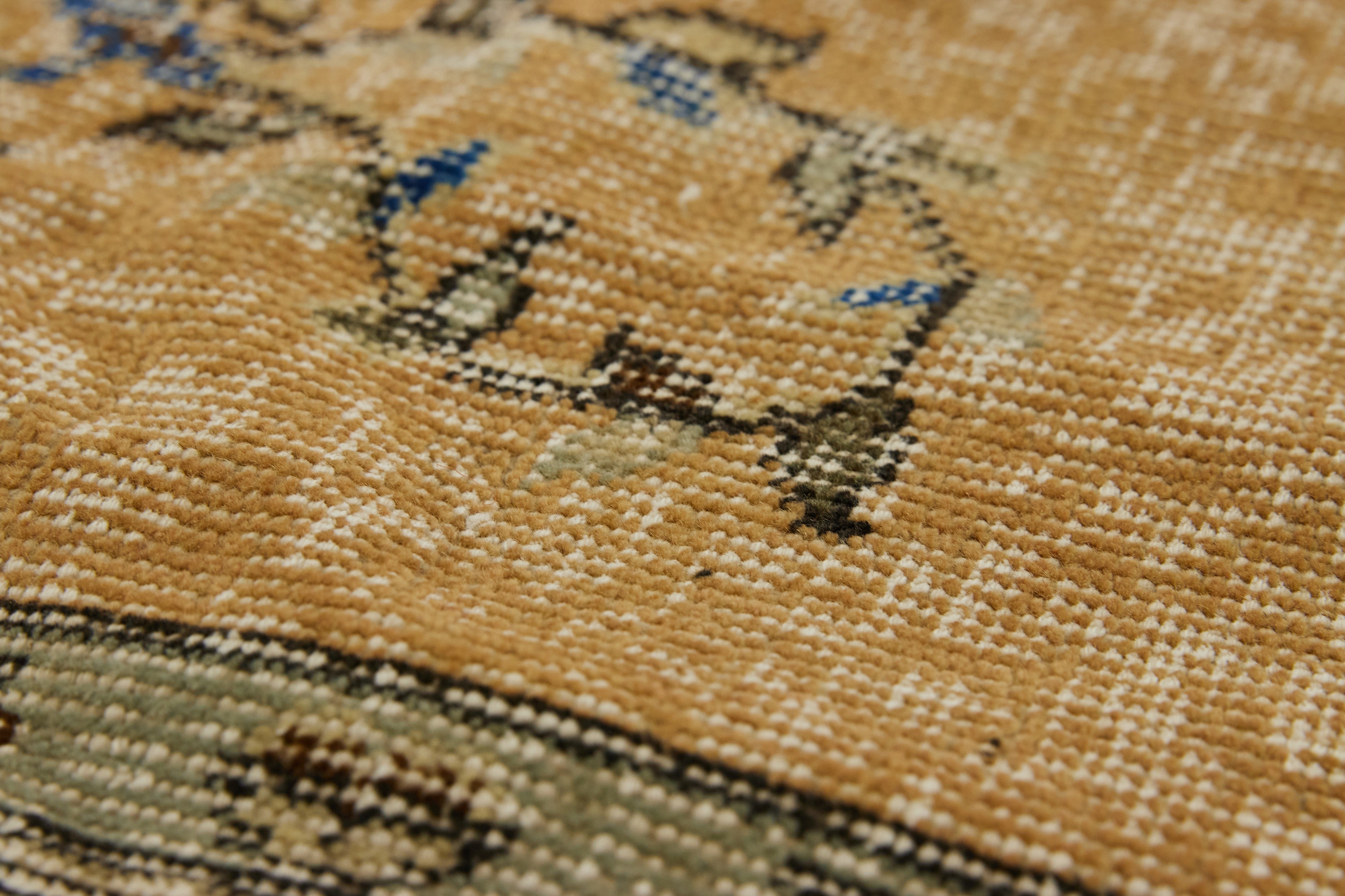 Vania - Fusion of Historical Elegance and Modern Rug Style