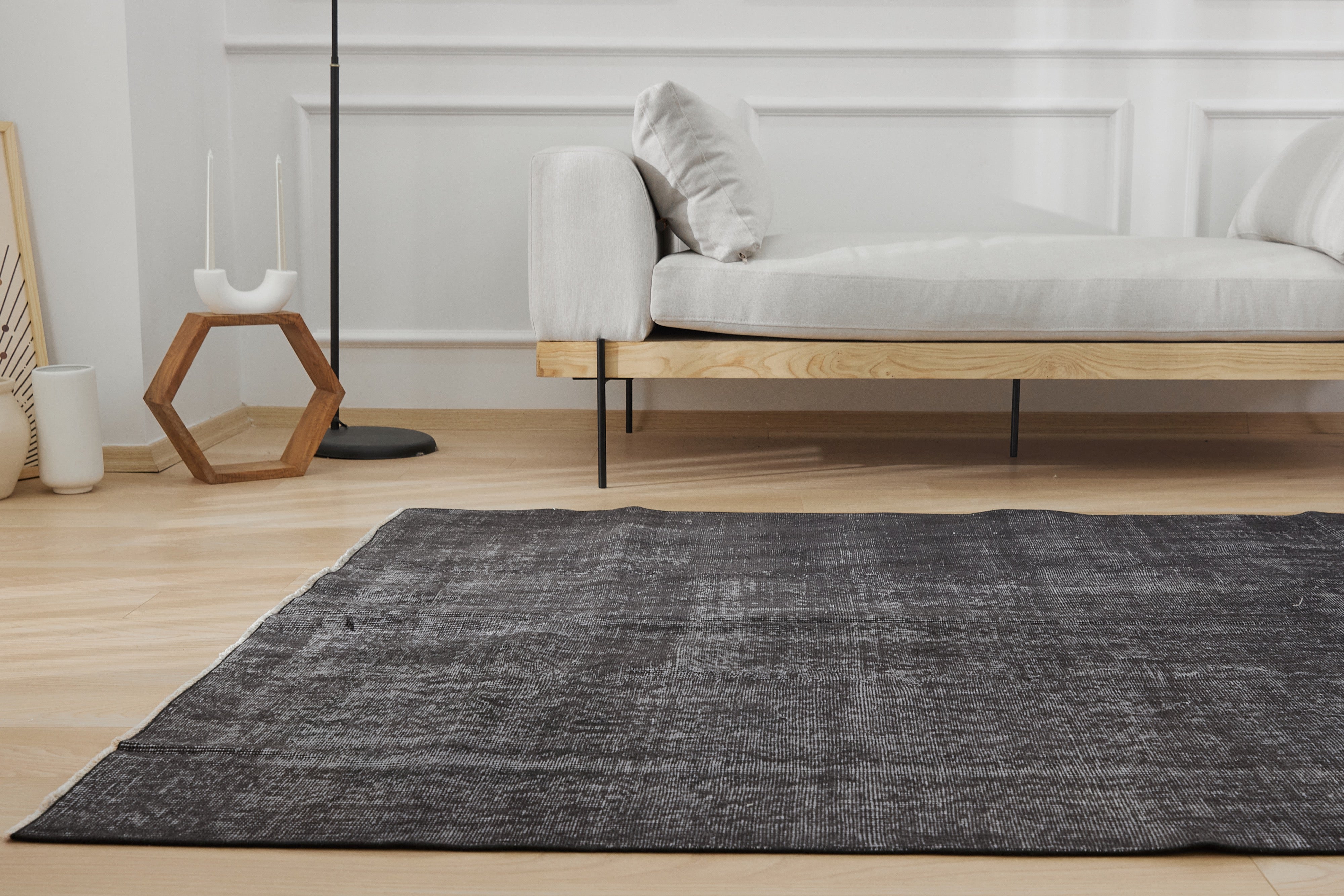 Vienn - Merging Antique Charm with Modern Rug Styles | Kuden Rugs