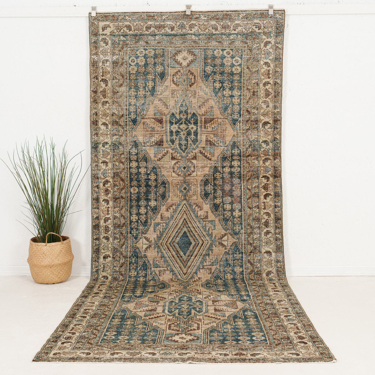 Radalvinda - Vintage Persian Area Rug