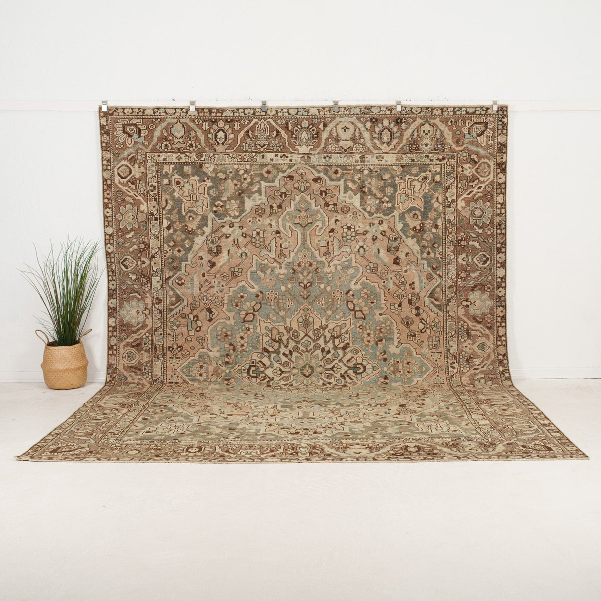 Jalvinda - Vintage Persian Area Rug