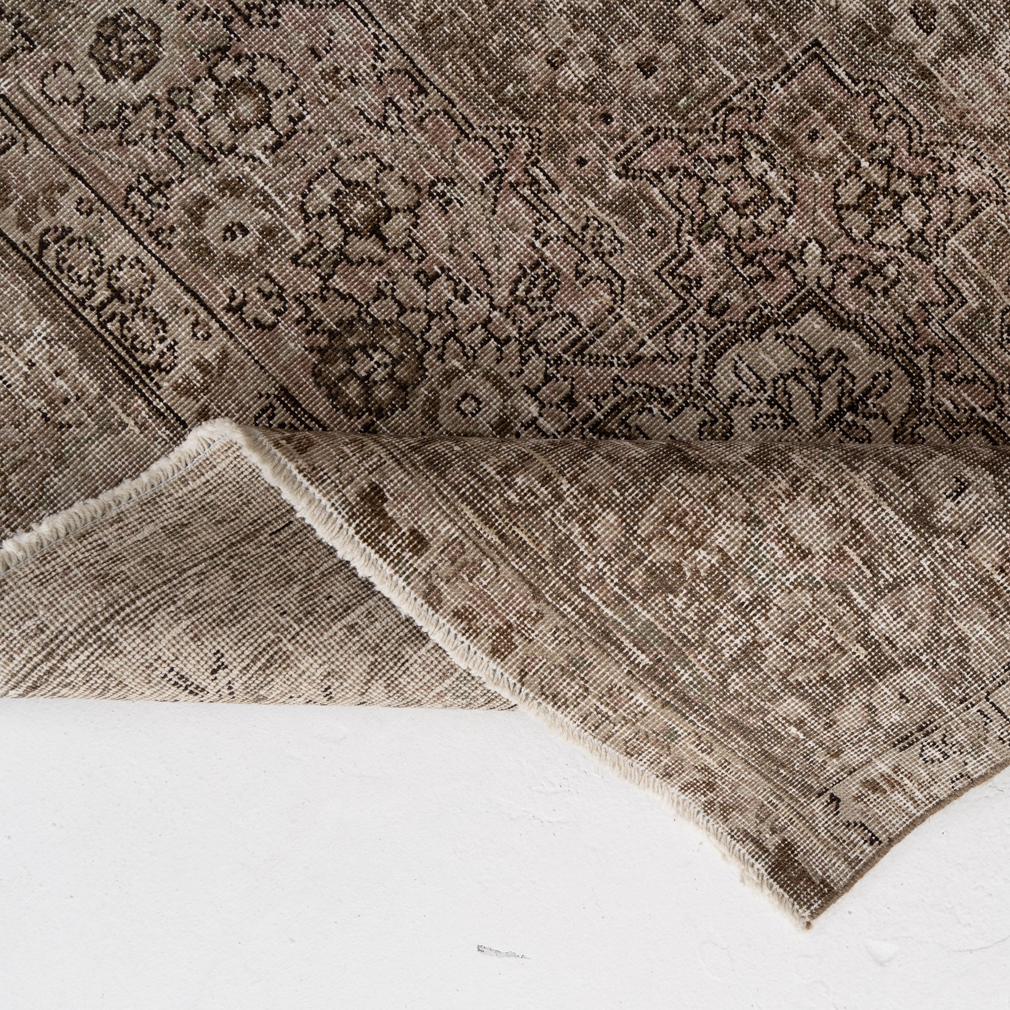 Arlina - Dining Room Rug, Classic Artisan Crafted
