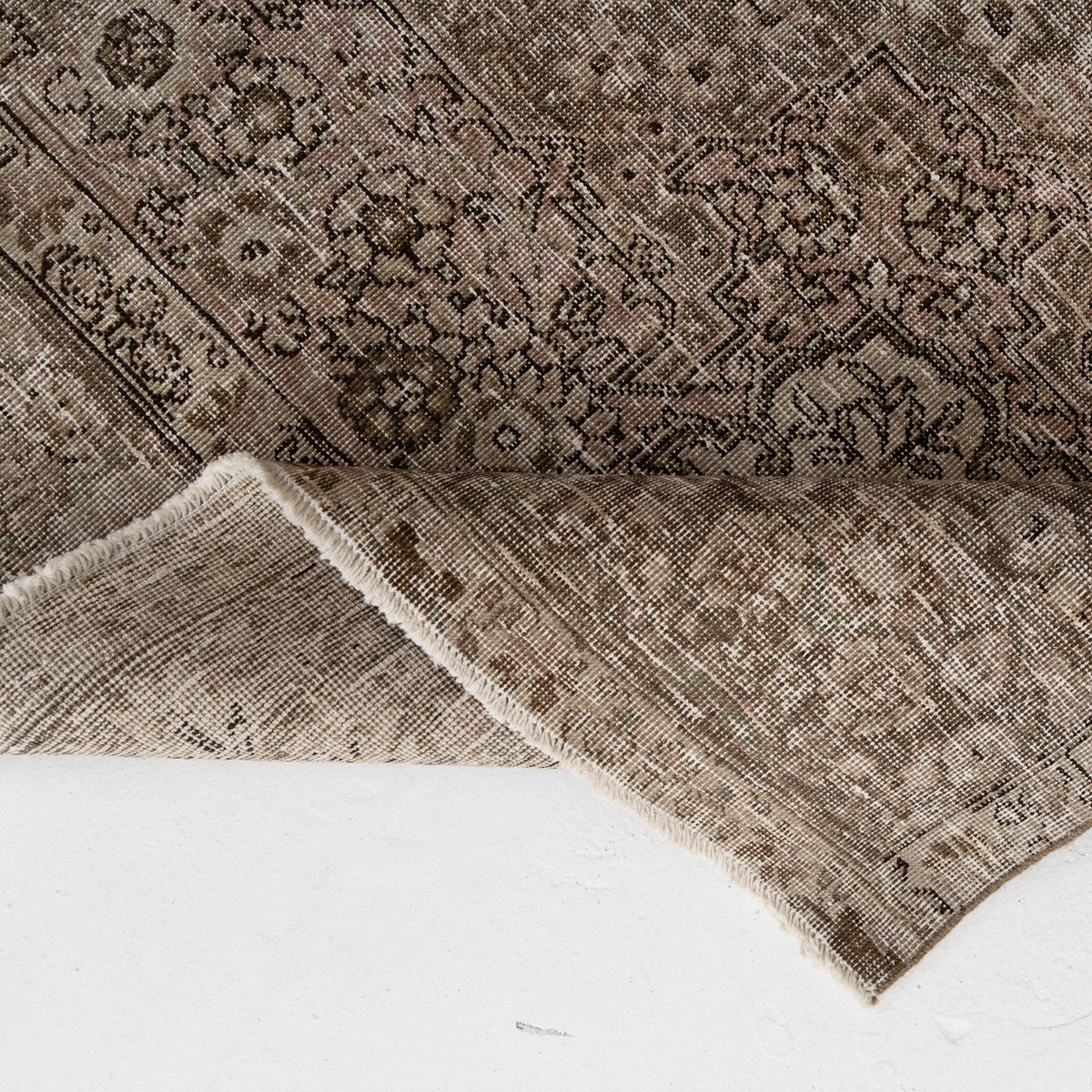Arlina - Dining Room Rug, Classic Artisan Crafted