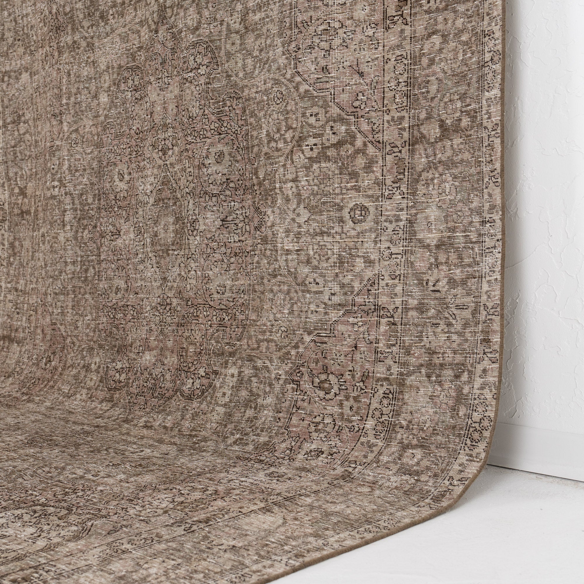 Arlina - Living Room Rug, Elegant & Unique