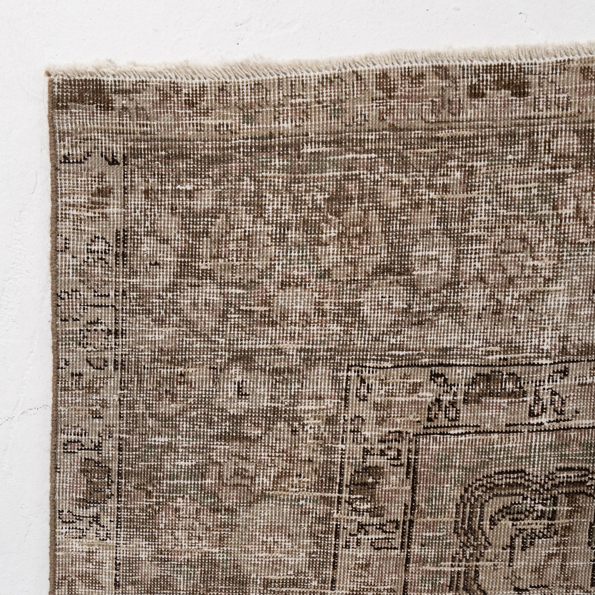 Arlina - Turkish Rug, Vintage Charm for Modern Spaces