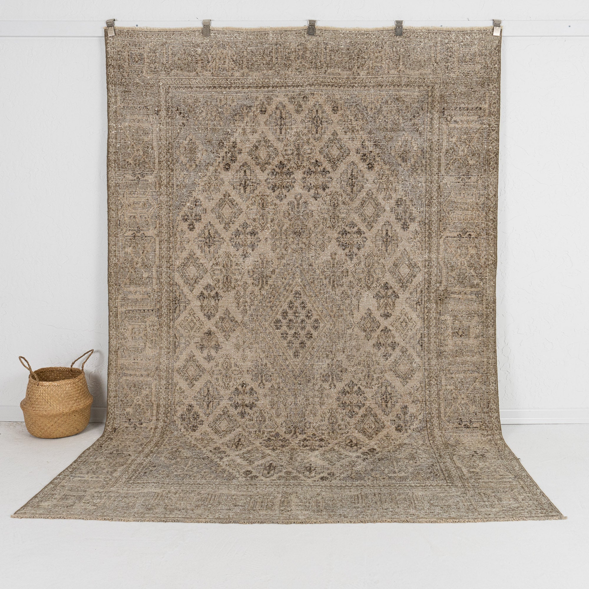 Ryselle - Dining Room Rug, Authentic Oriental Design