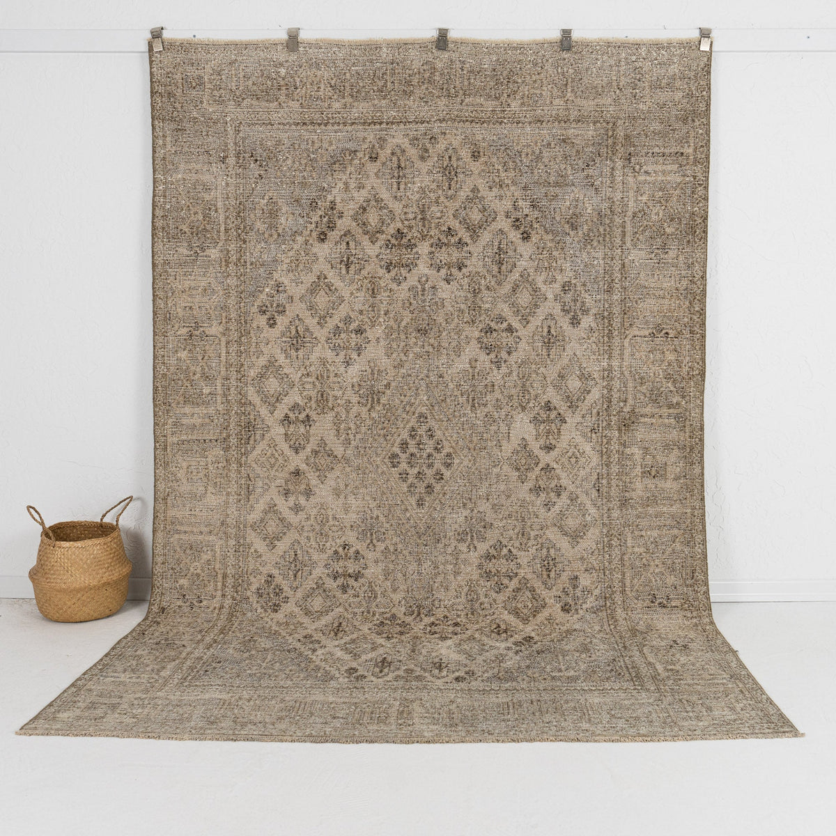 Ryselle - Dining Room Rug, Authentic Oriental Design