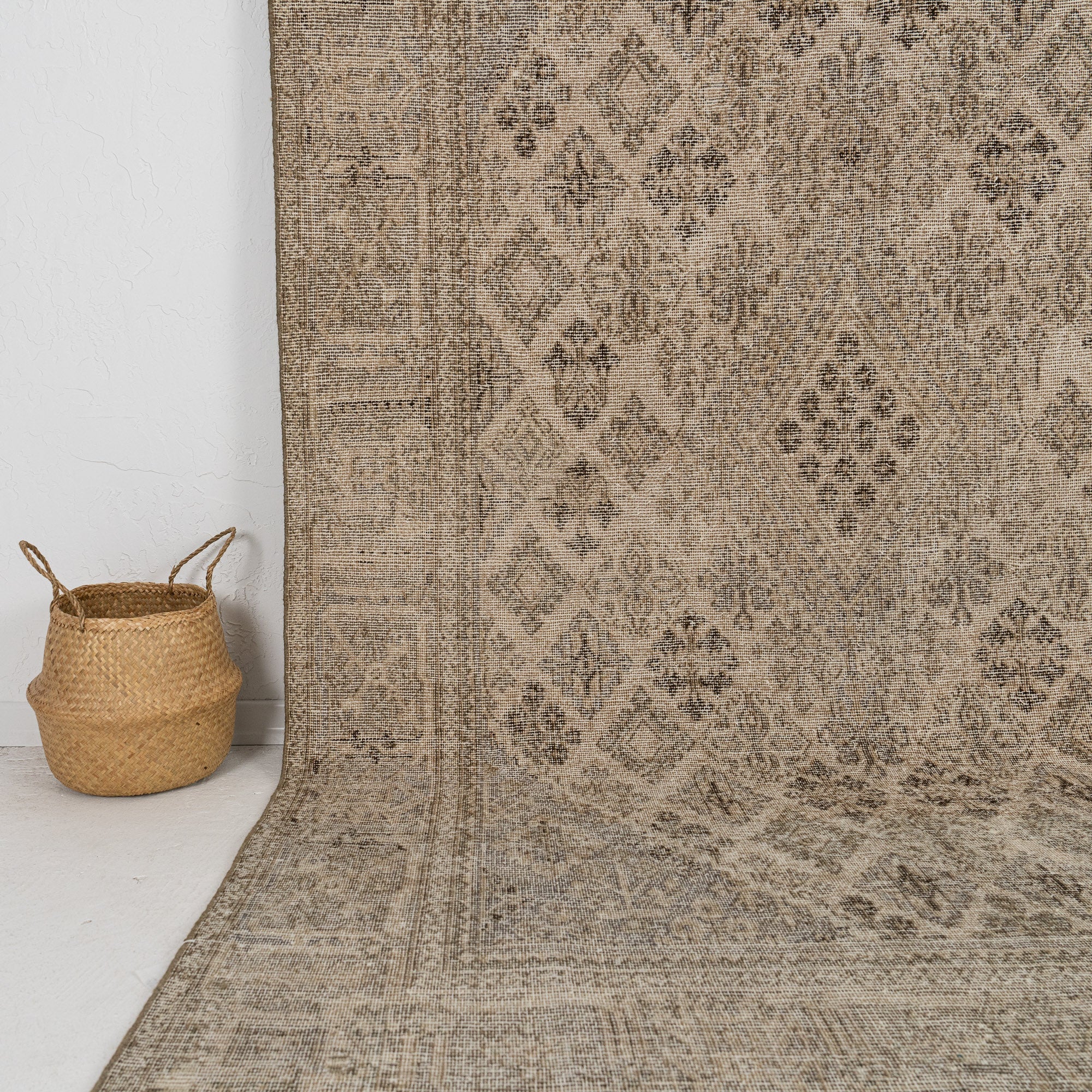 Ryselle - Dining Room Rug, Authentic Oriental Design
