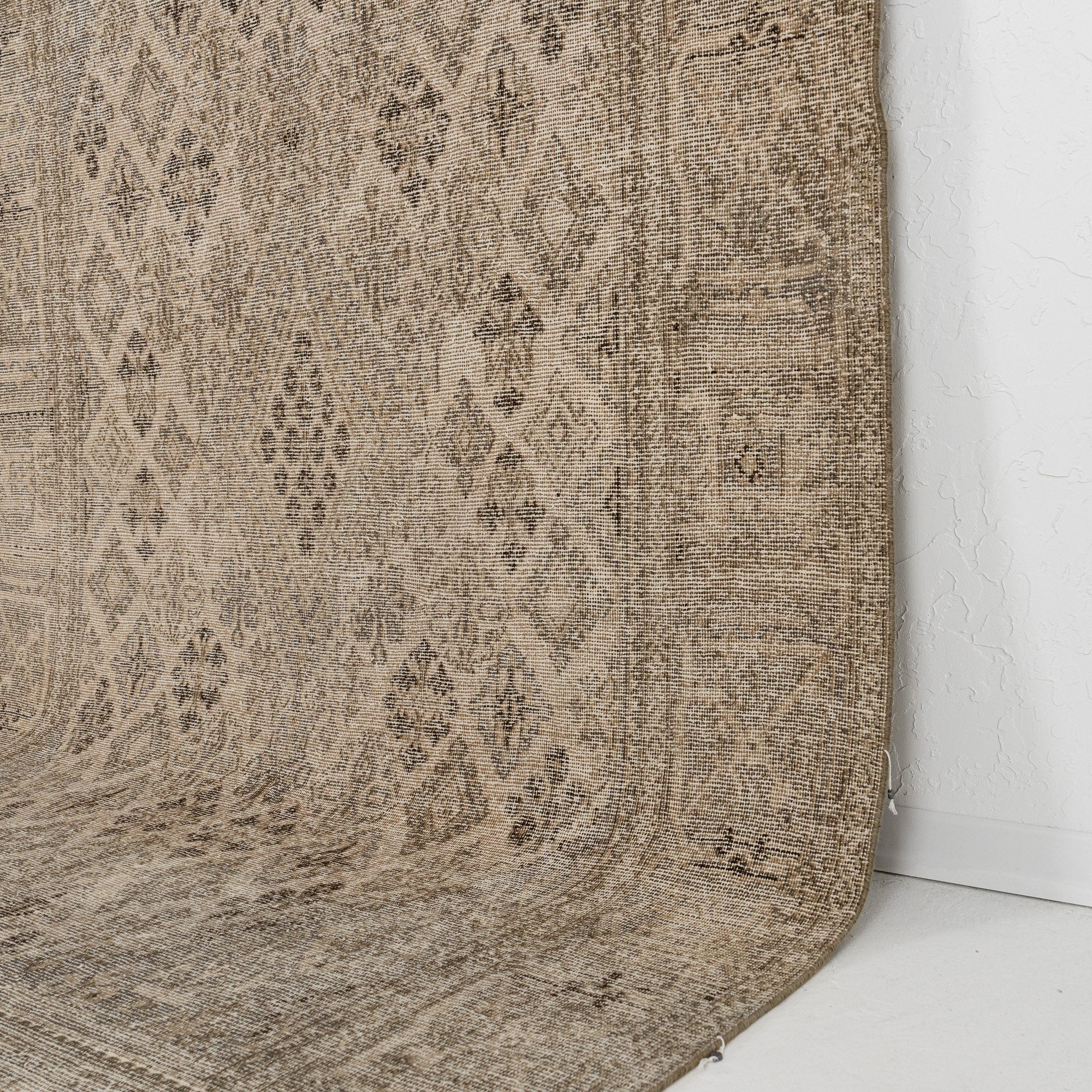 Ryselle - Dining Room Rug, Classic Artisan Crafted