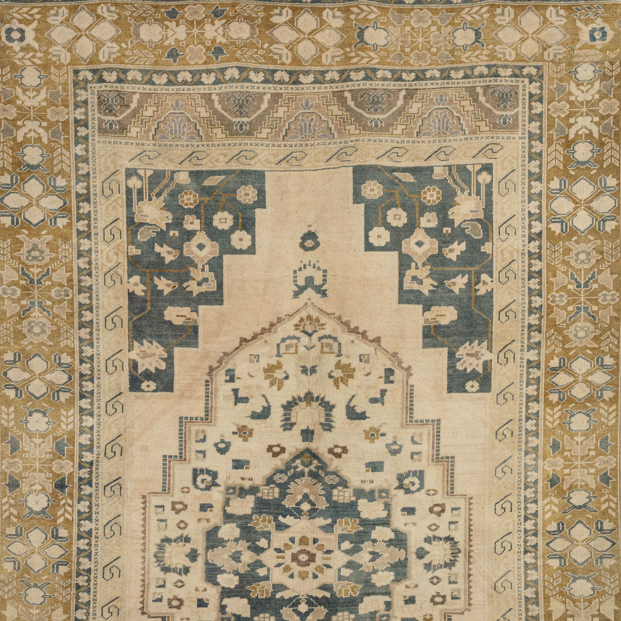 Azenith - Turkish Rug, Authentic and Vintage
