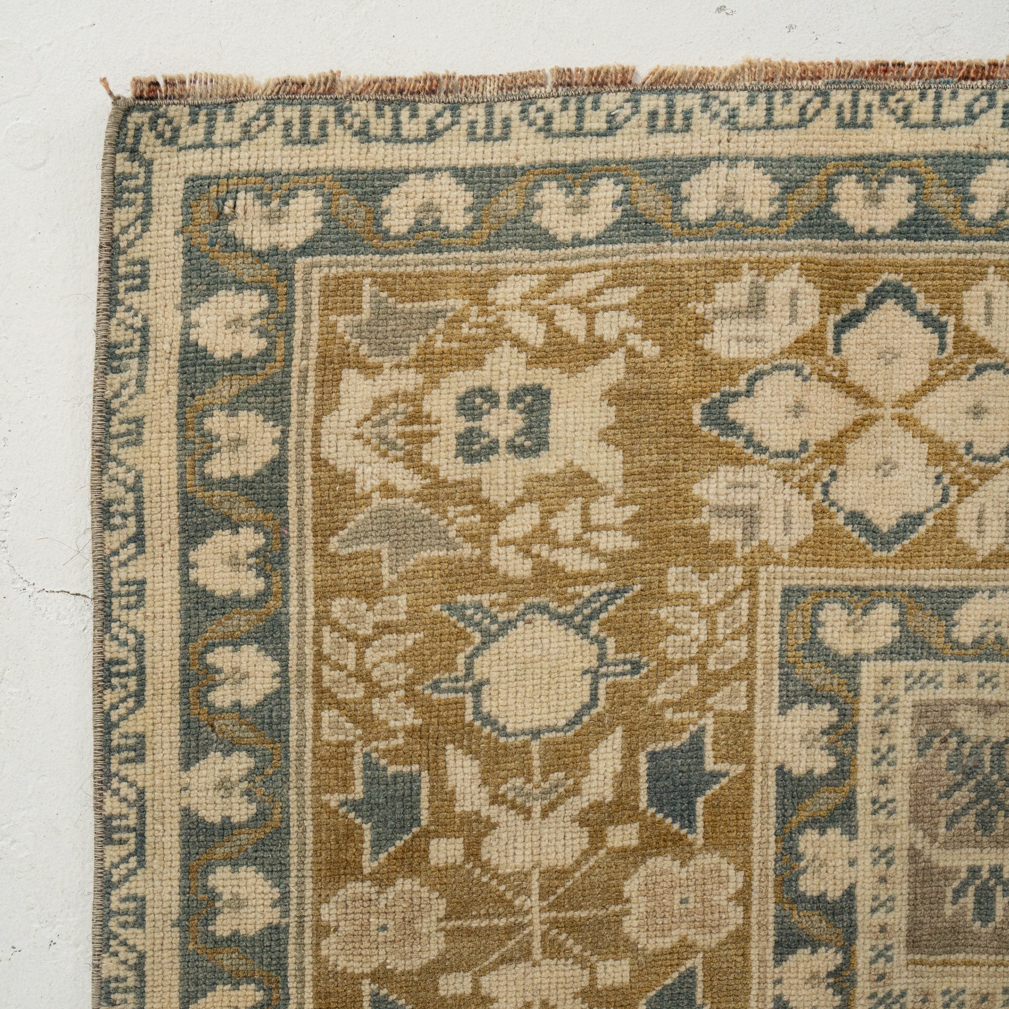 Azenith - Elegant Living Room Rug, Antique Charm