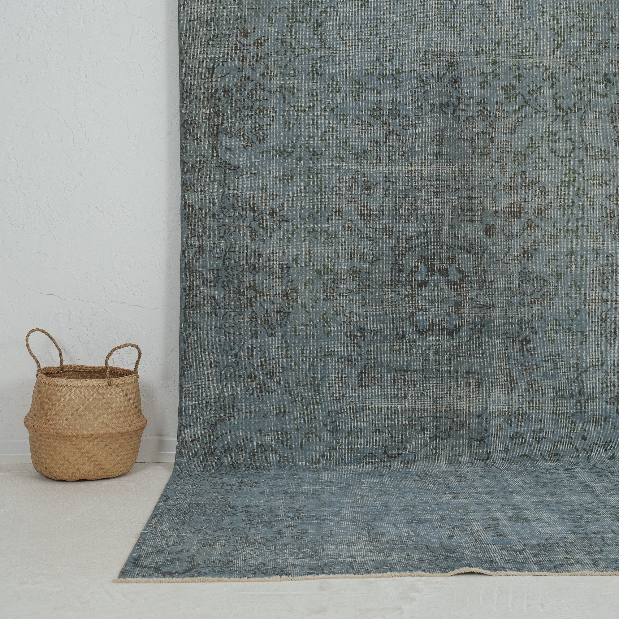 Brynja - Elegant Living Room Rug, Antique Charm