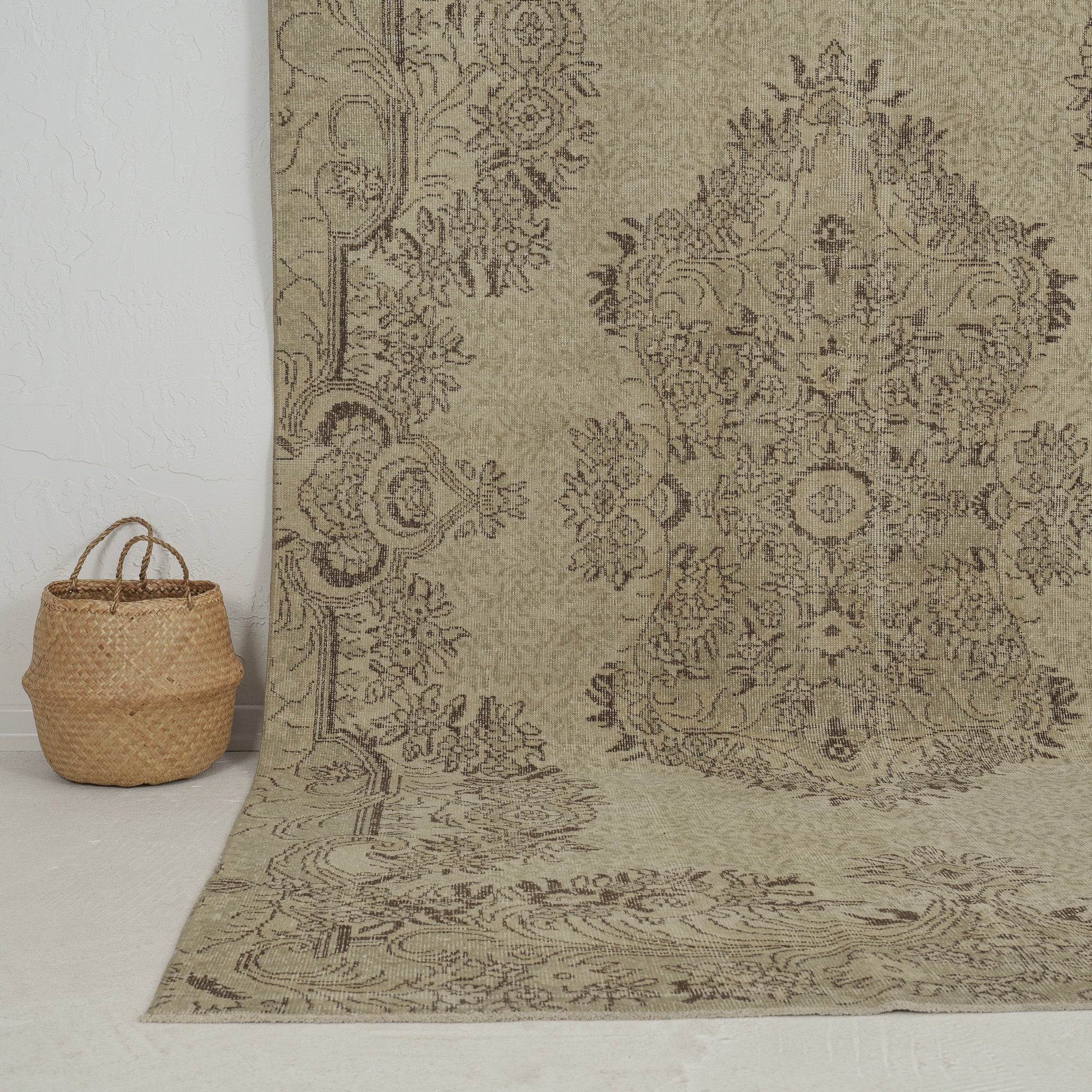 Bettany - Dining Room Rug, Classic Artisan Crafted