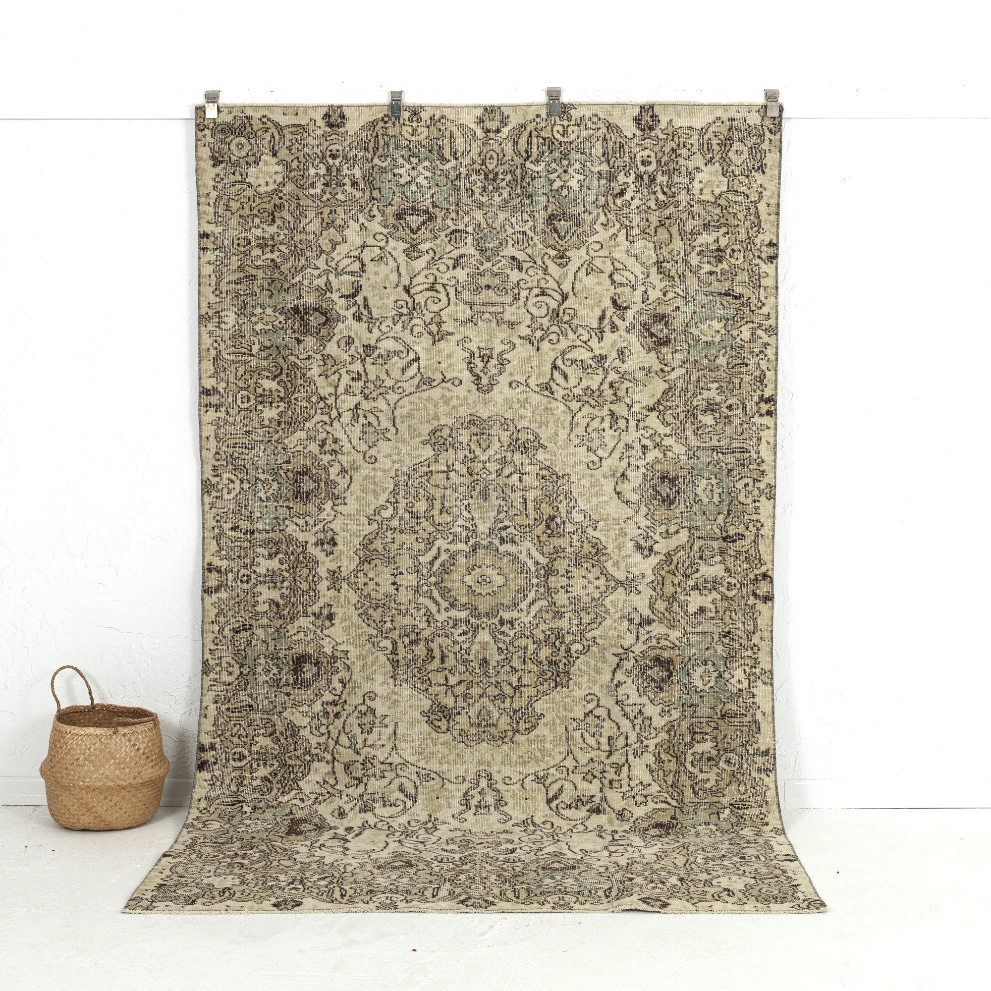 Jelina - Oriental Rug, Exquisite Antique Design