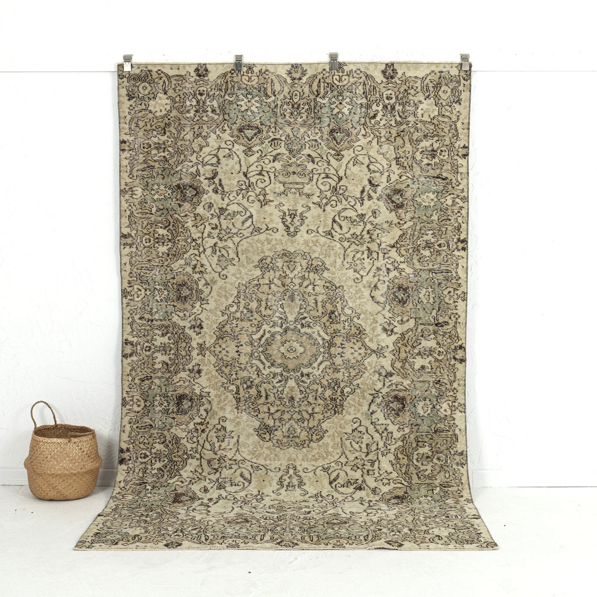 Jelina - Oriental Rug, Exquisite Antique Design