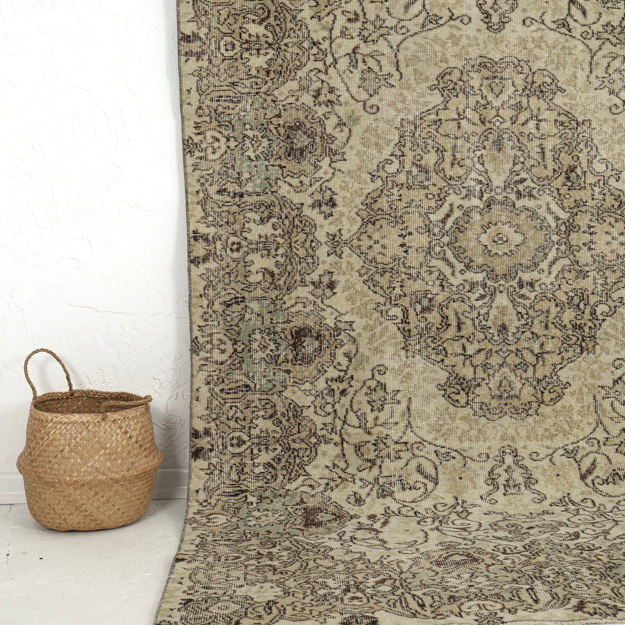 Jelina - Turkish Rug, Authentic and Vintage