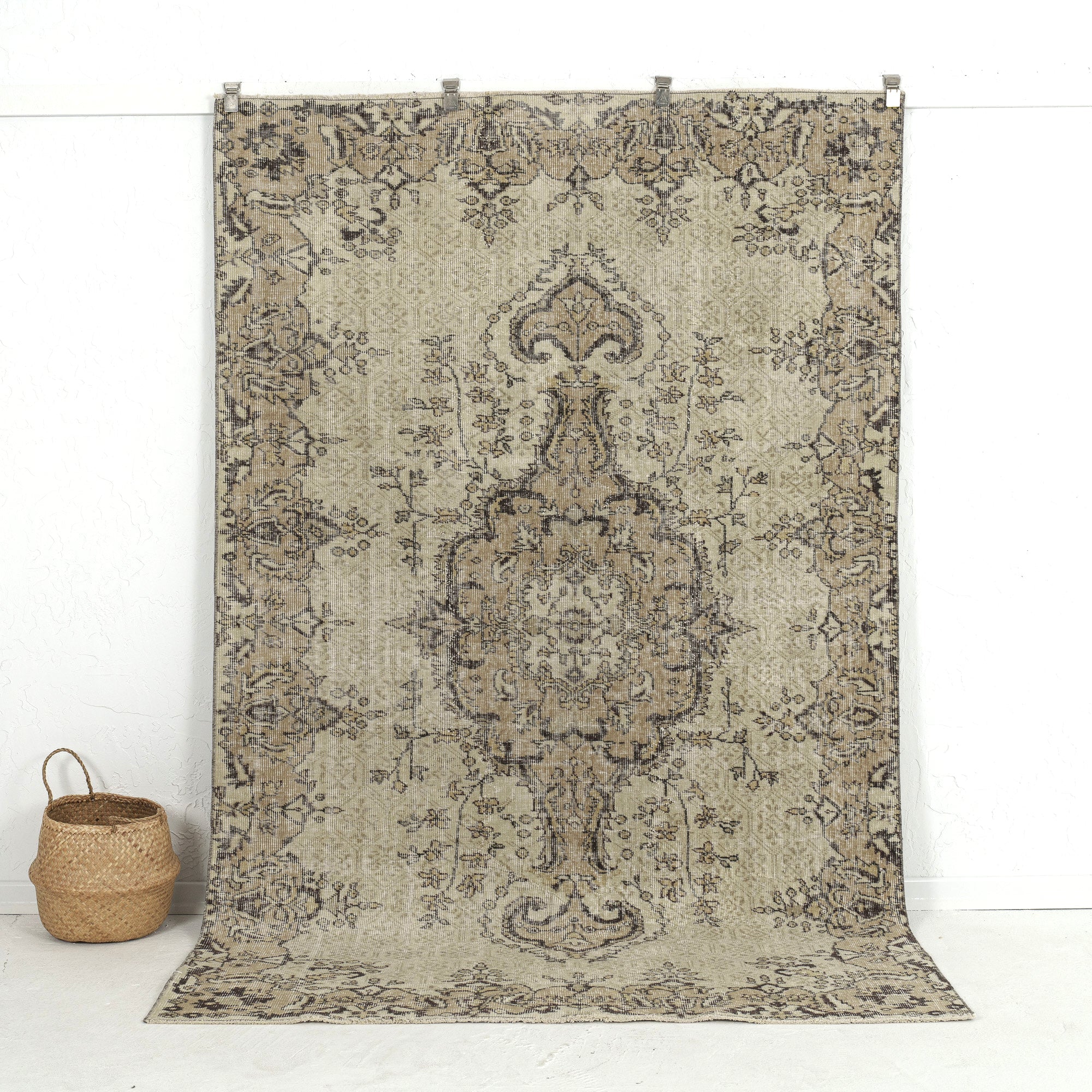 Feyza - Oriental Rug, Handcrafted for Luxury Living