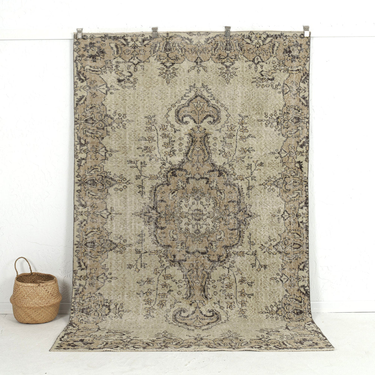Feyza - Oriental Rug, Handcrafted for Luxury Living